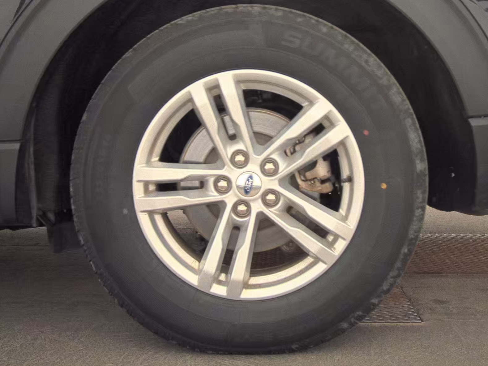 2024 Ford Explorer XLT RWD