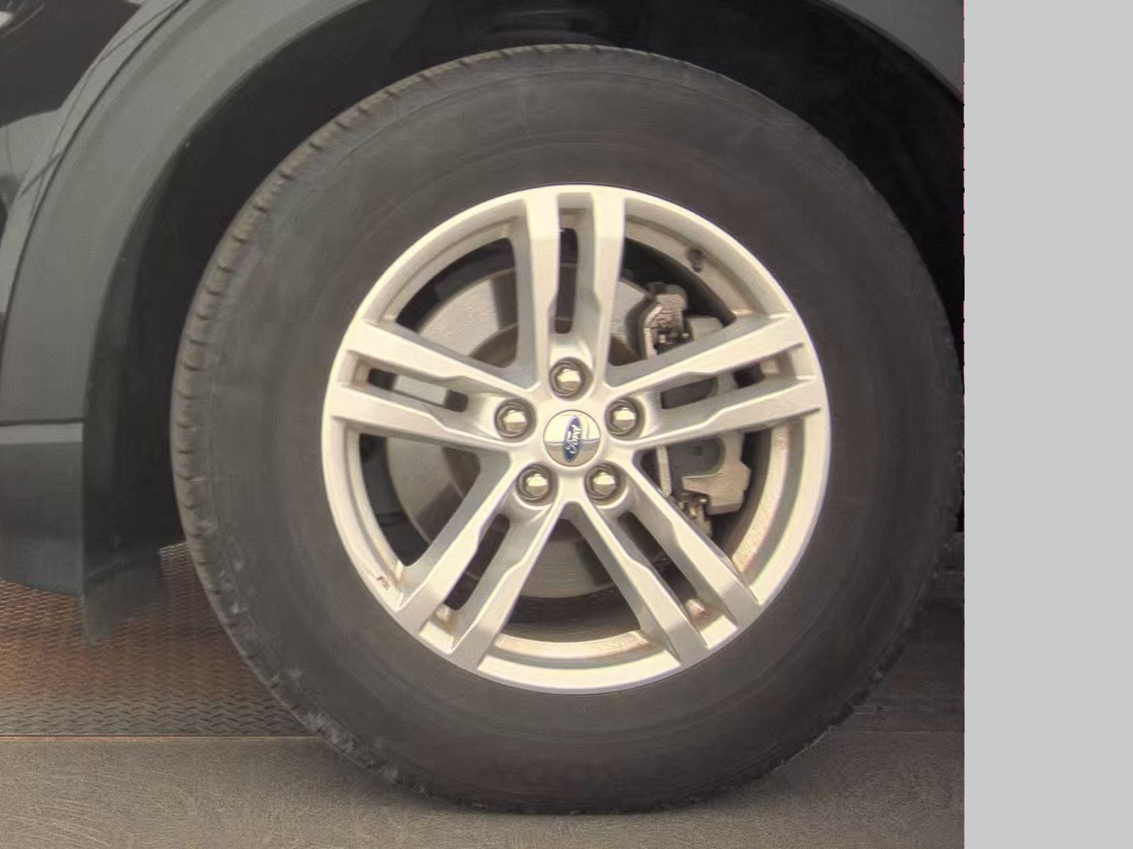 2024 Ford Explorer XLT RWD