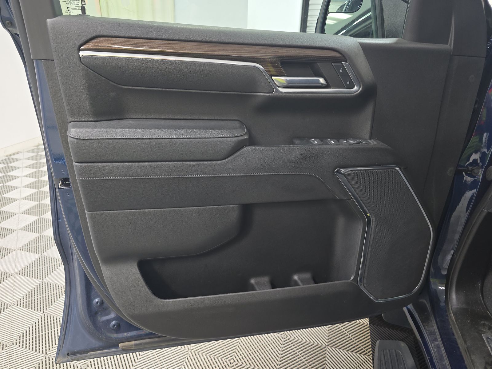 2023 Chevrolet Silverado 1500 LT AWD