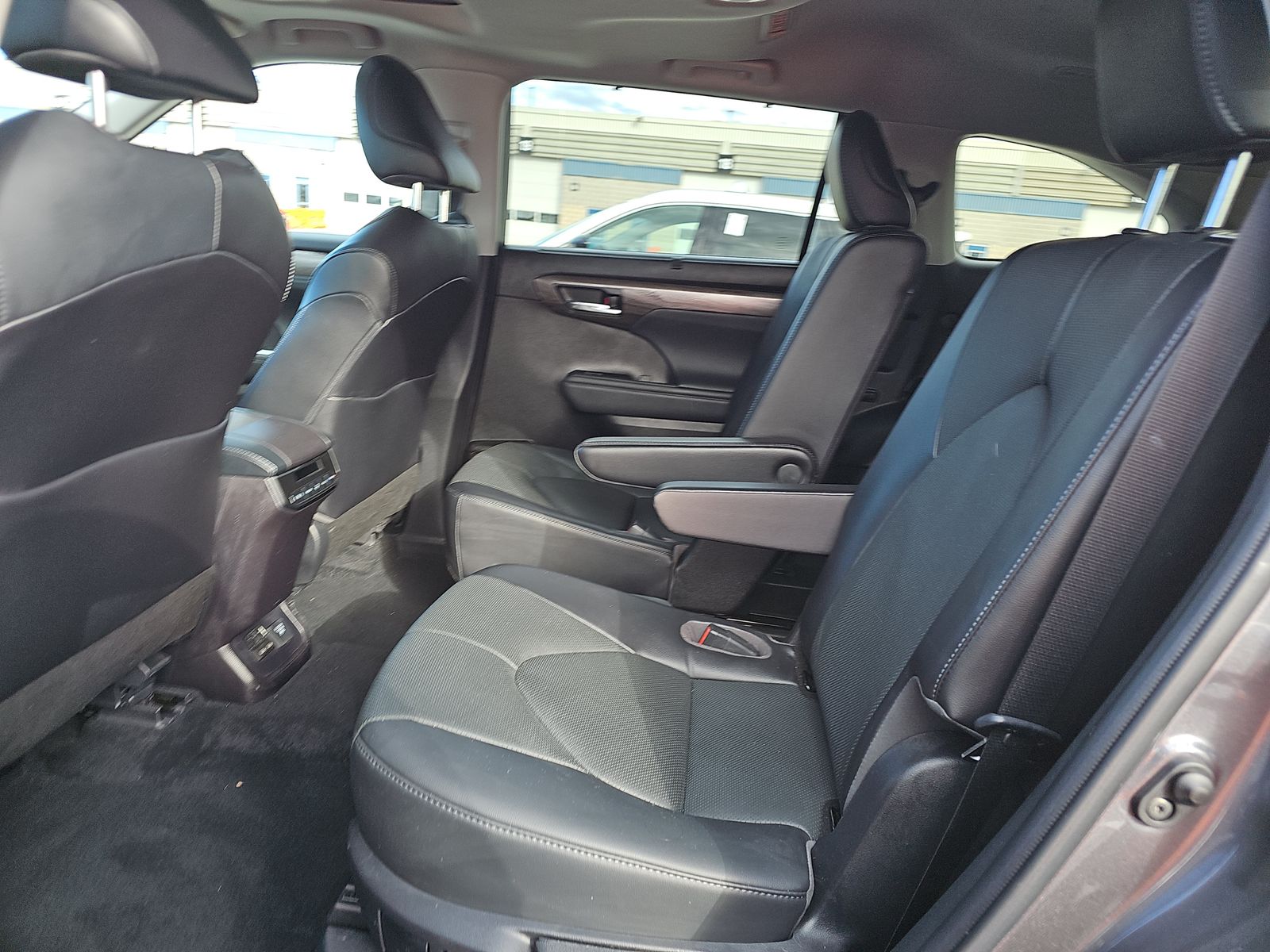 2022 Toyota Highlander Hybrid Limited FWD