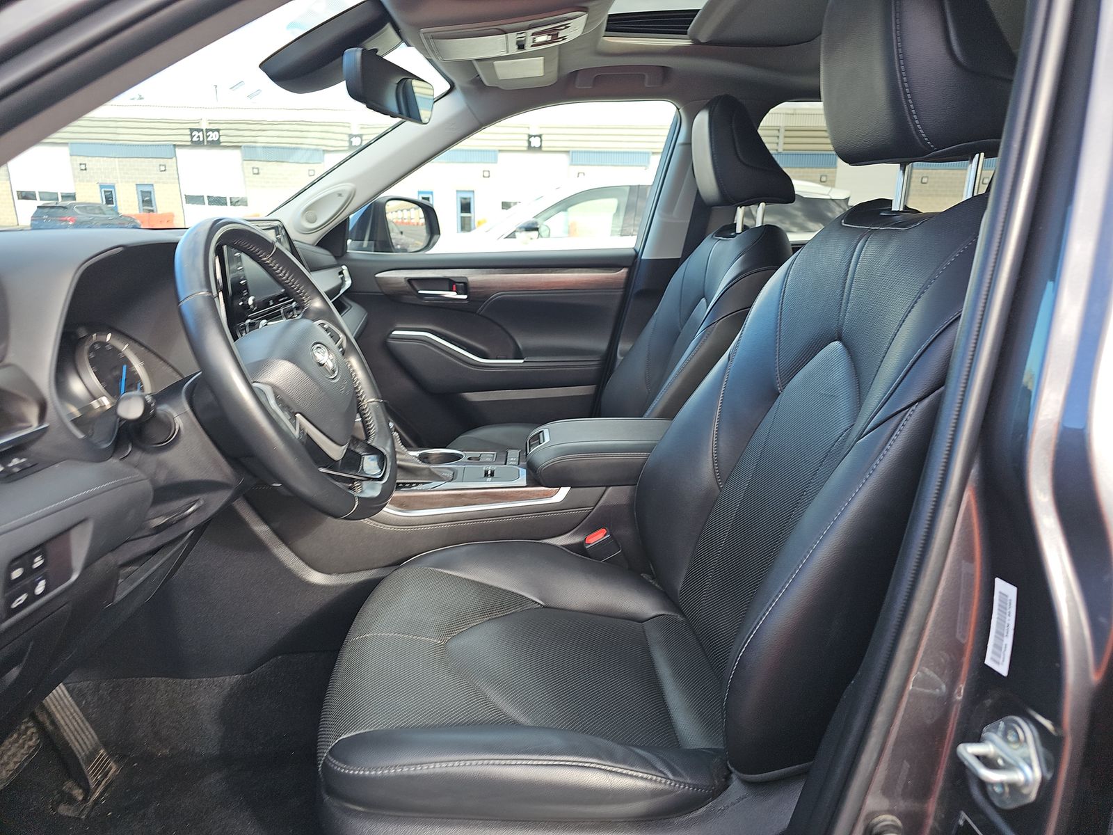 2022 Toyota Highlander Hybrid Limited FWD