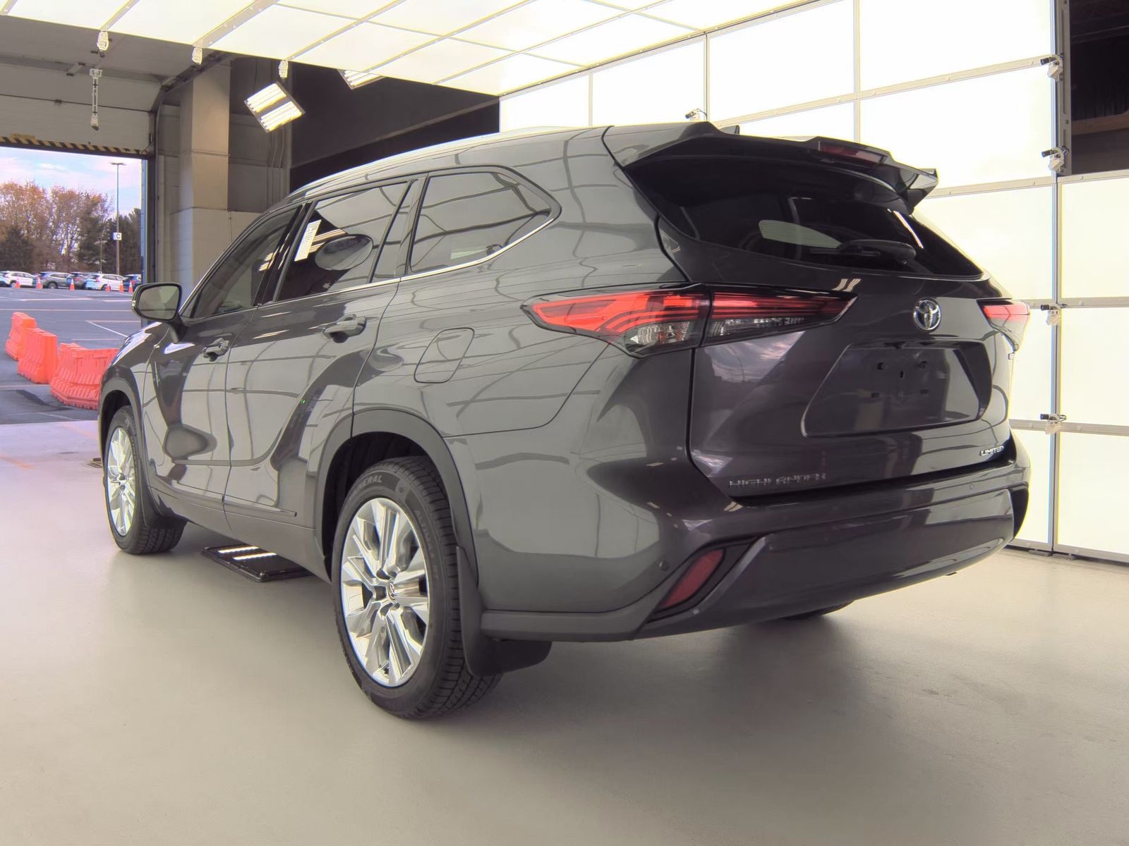 2022 Toyota Highlander Hybrid Limited FWD