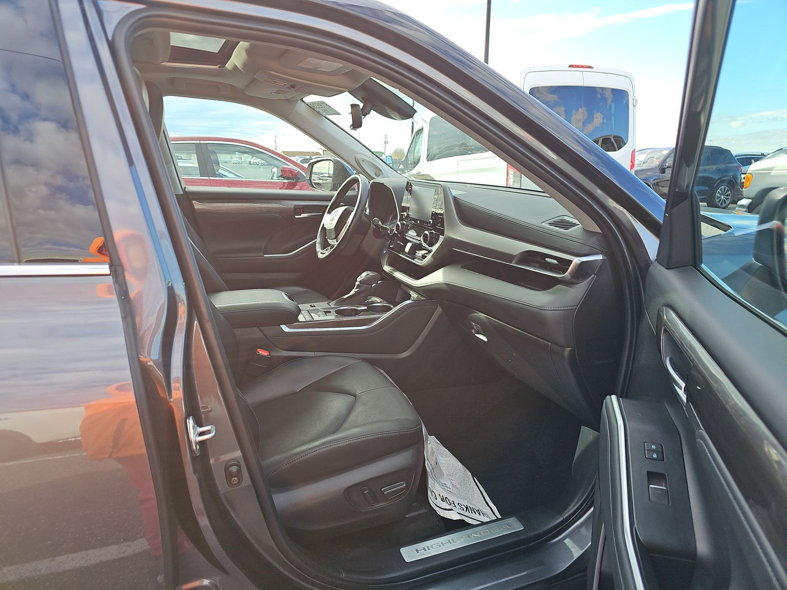 2022 Toyota Highlander Hybrid Limited FWD