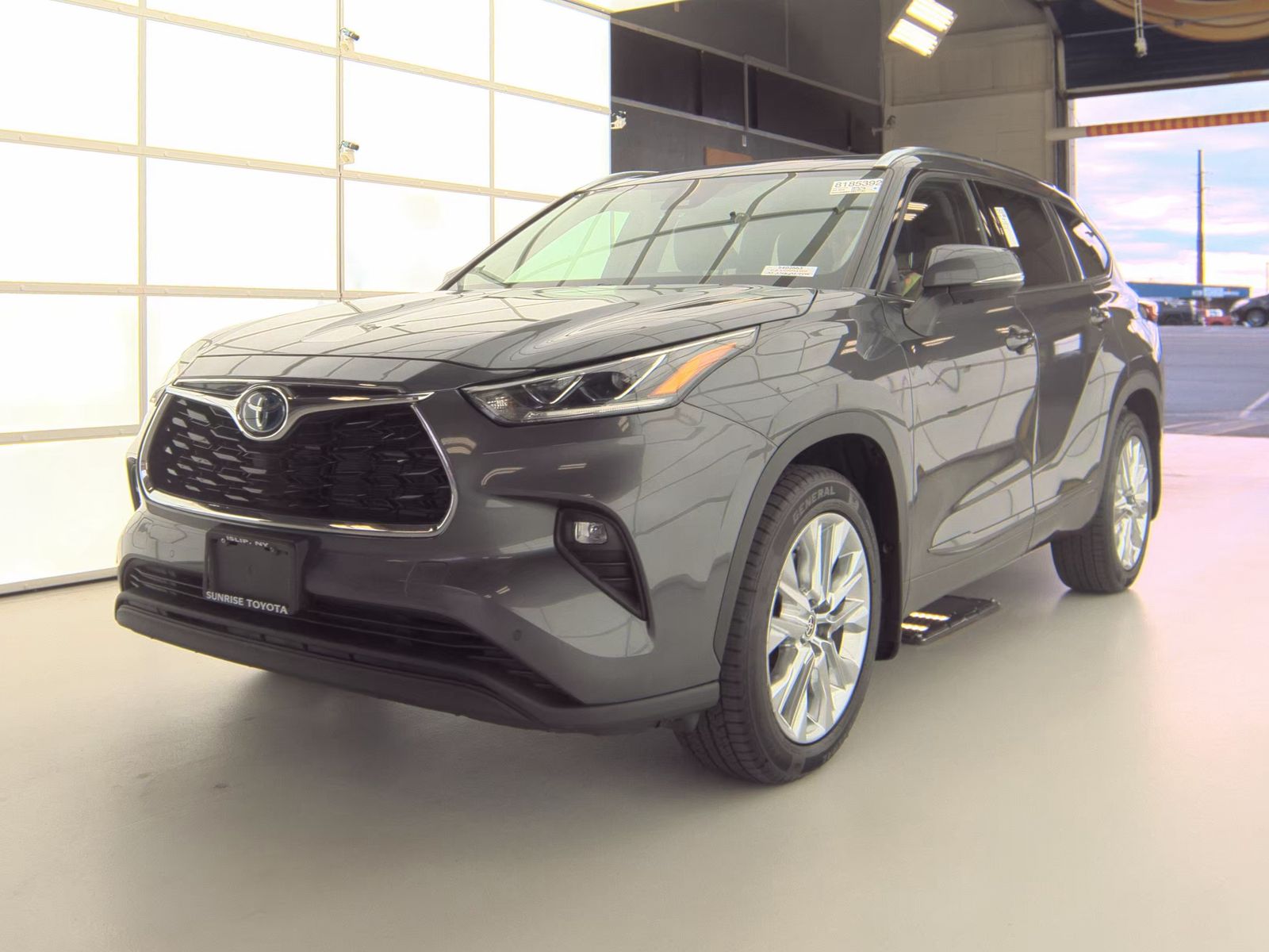 2022 Toyota Highlander Hybrid Limited FWD