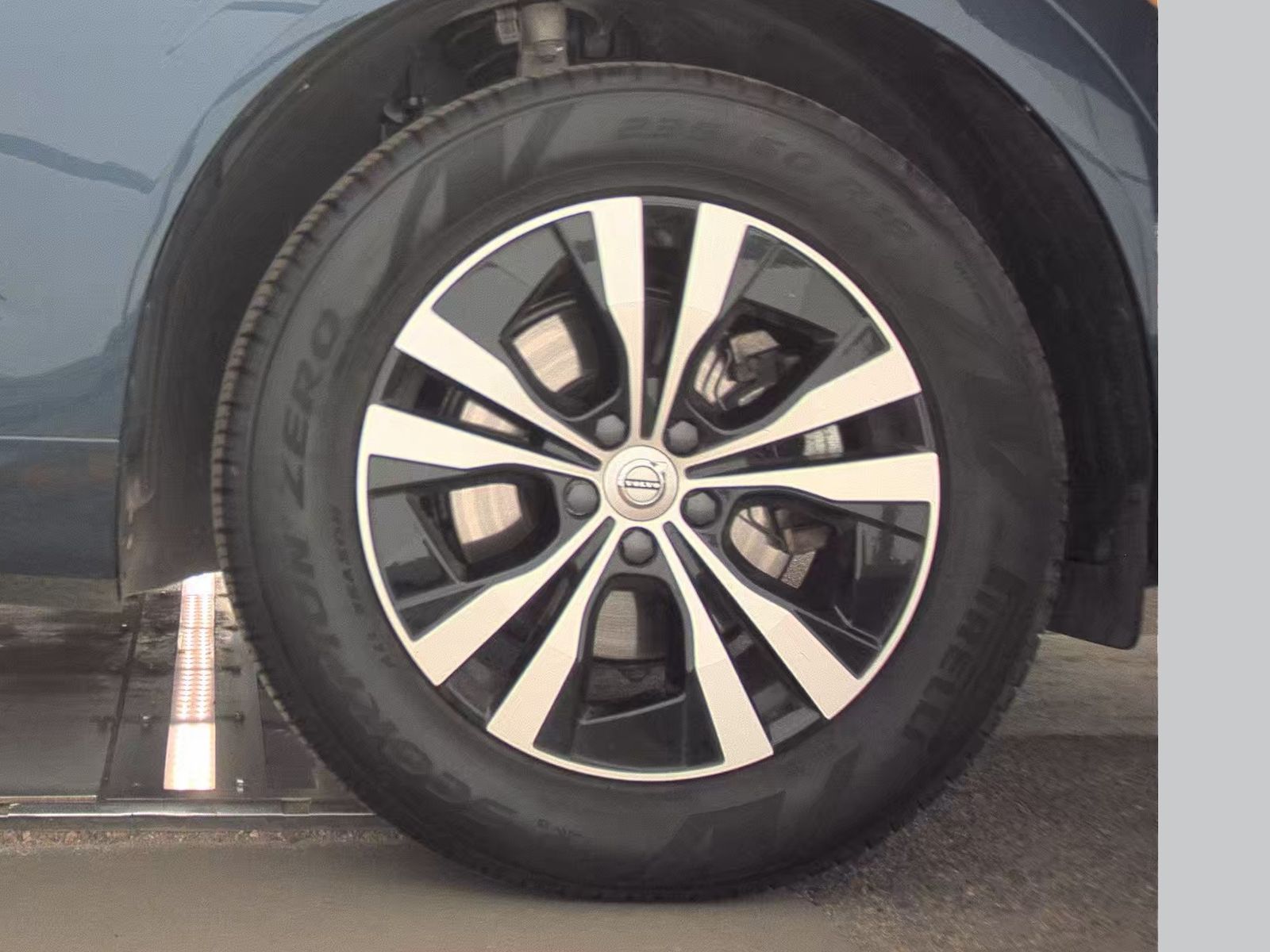 2024 Volvo XC60 B5 Core AWD