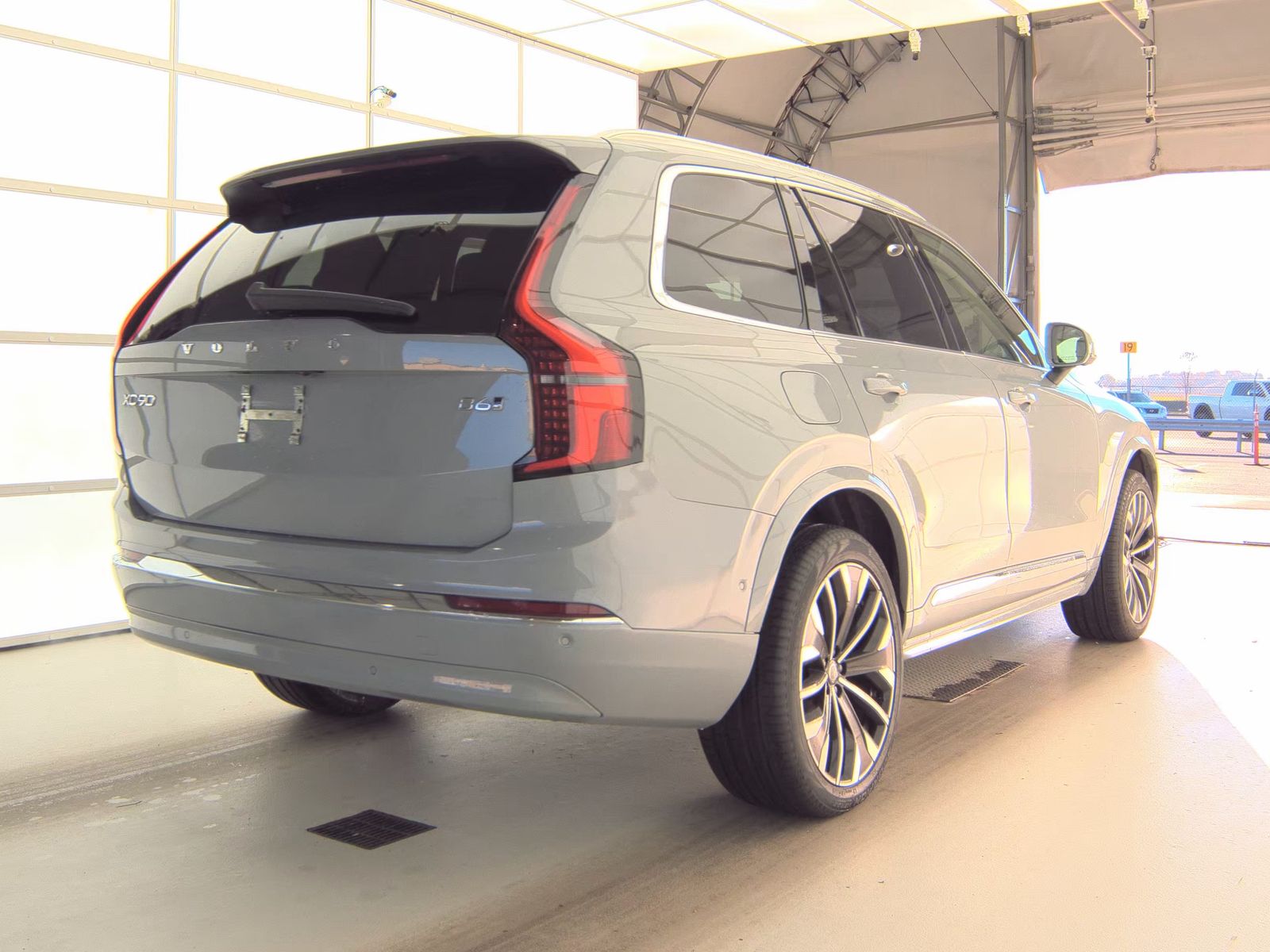 2025 Volvo XC90 B6 Plus AWD
