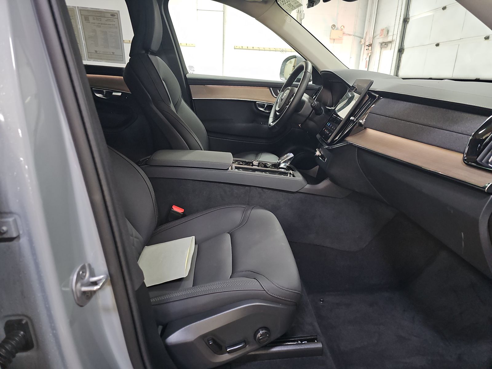 2025 Volvo XC90 B6 Plus AWD