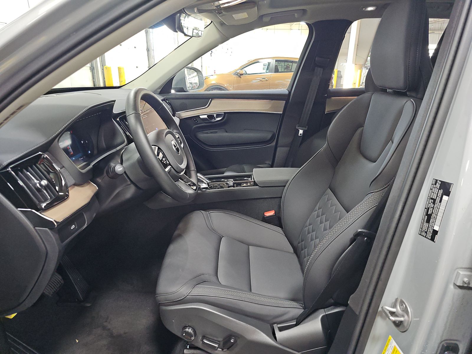 2025 Volvo XC90 B6 Plus AWD