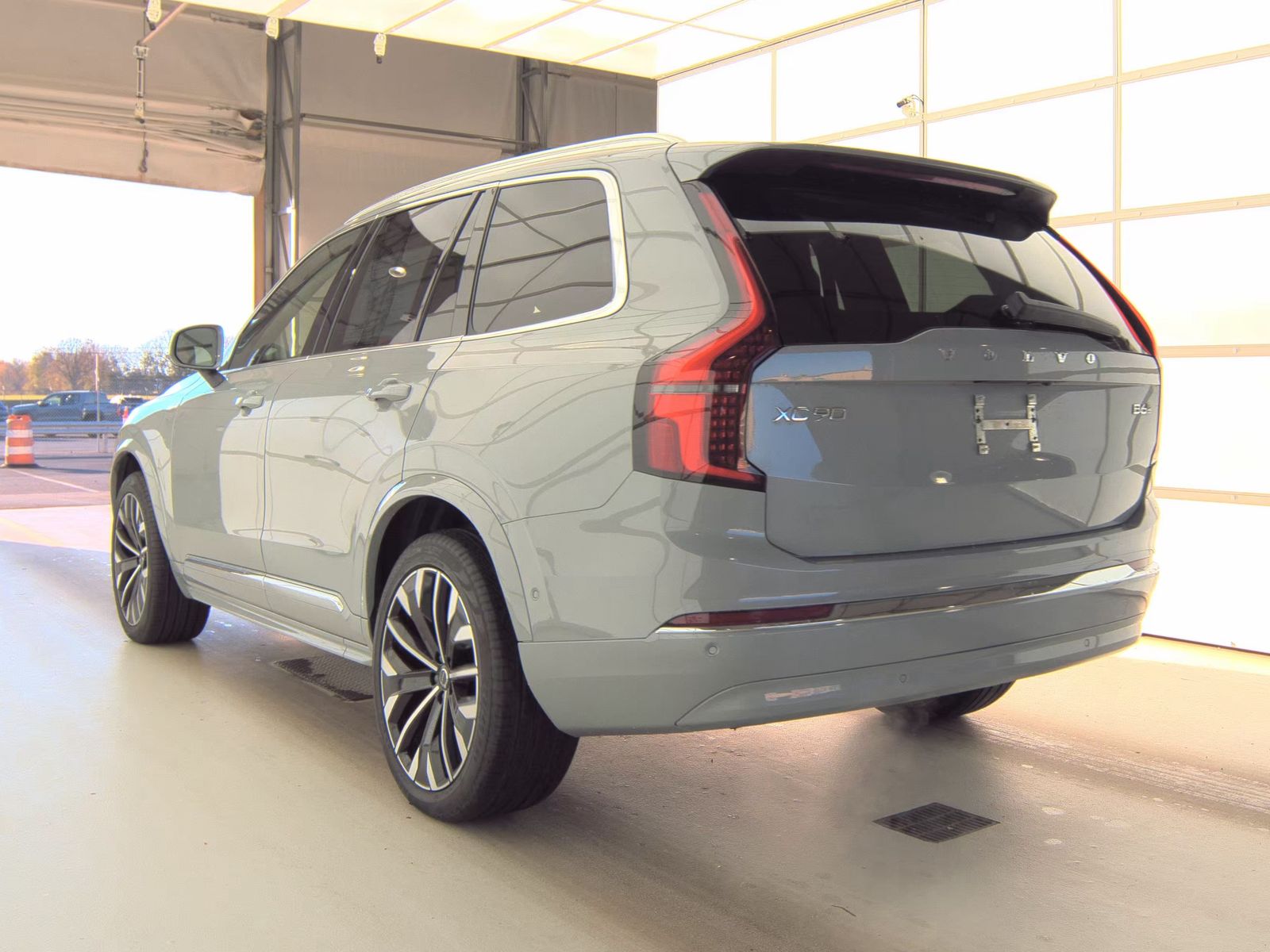 2025 Volvo XC90 B6 Plus AWD