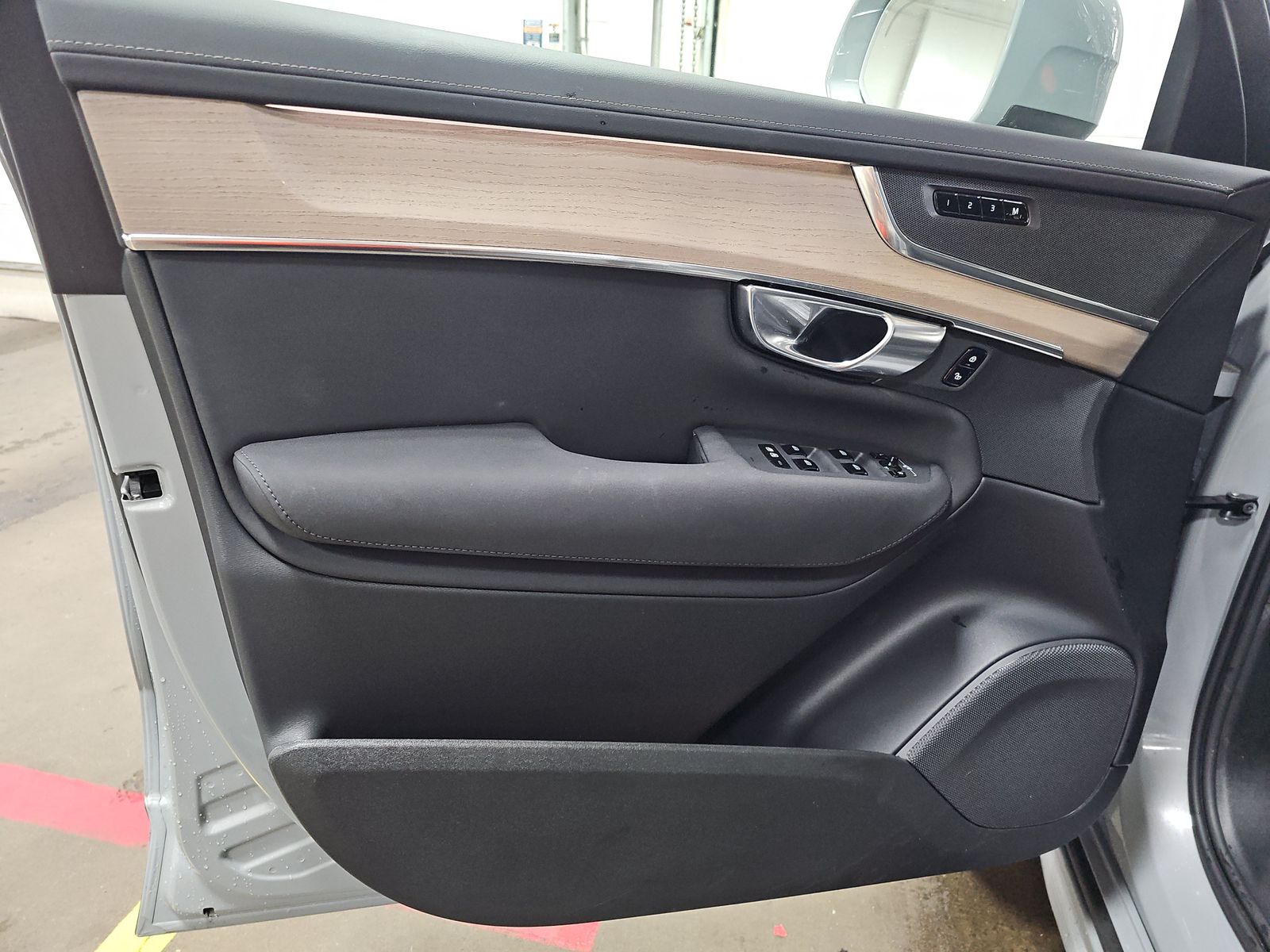 2025 Volvo XC90 B6 Plus AWD