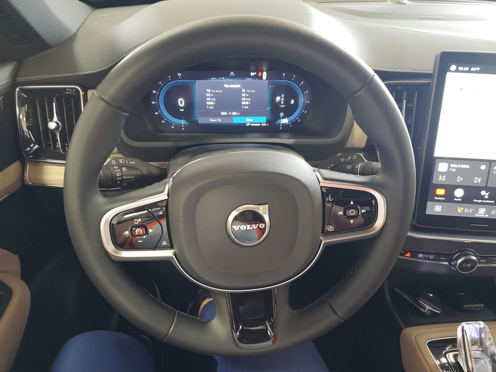 2025 Volvo XC90 B6 Plus AWD