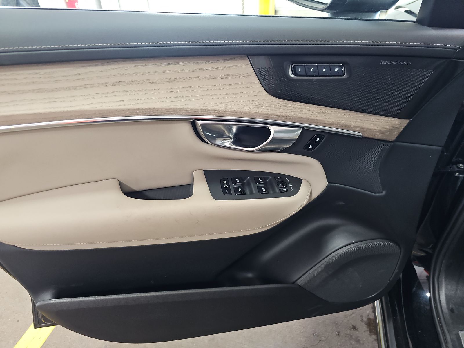 2025 Volvo XC90 B6 Plus AWD