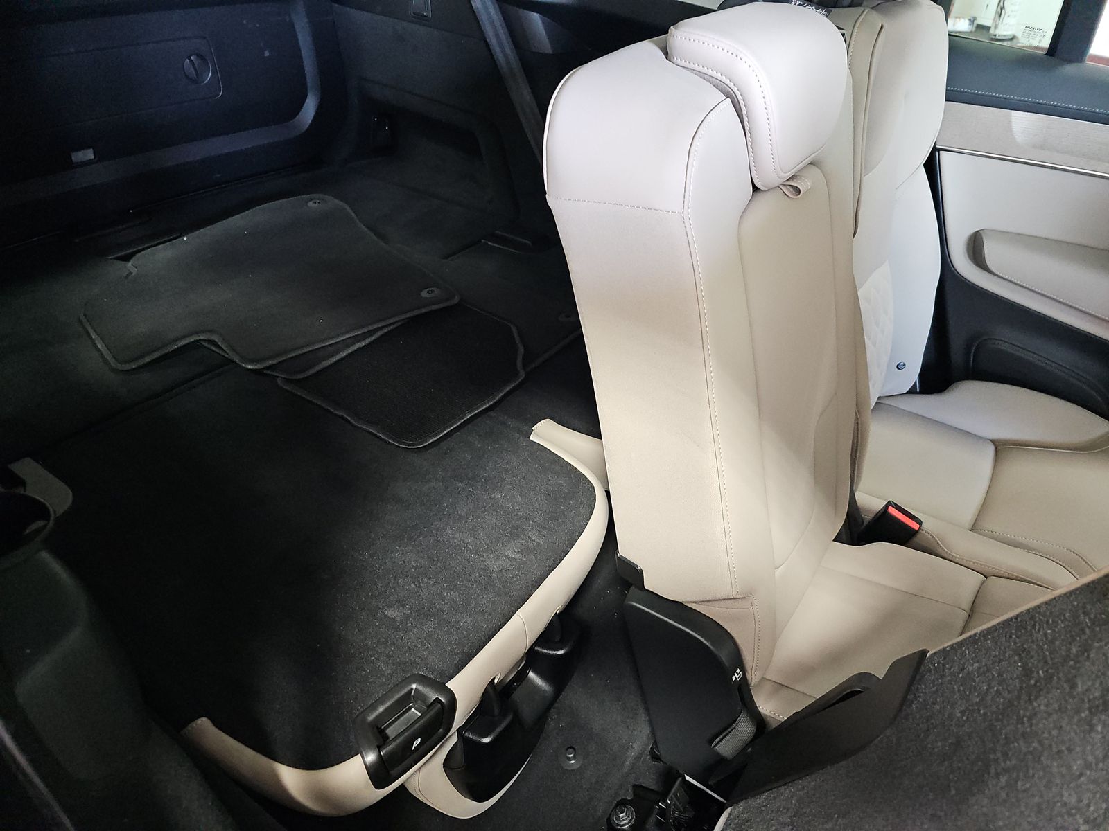 2025 Volvo XC90 B6 Plus AWD