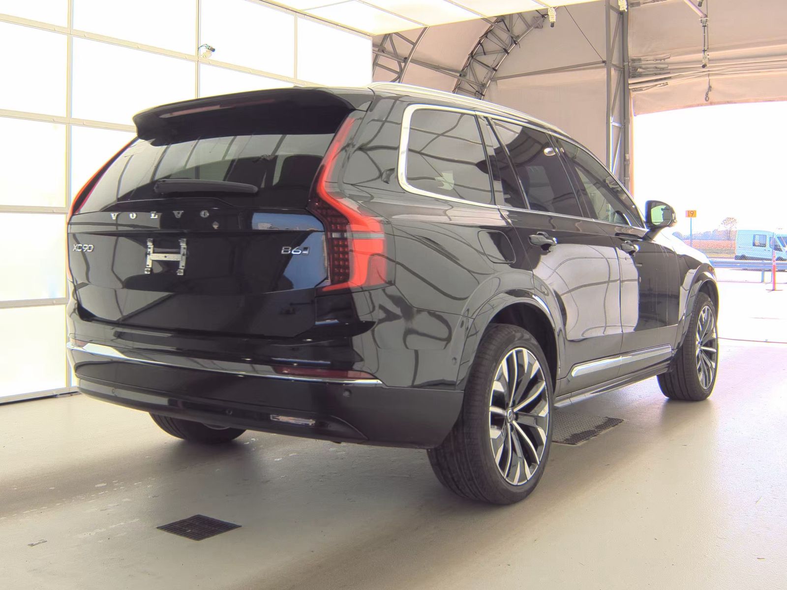 2025 Volvo XC90 B6 Plus AWD