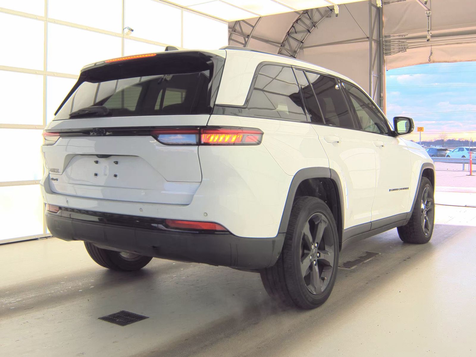 2023 Jeep Grand Cherokee Altitude AWD