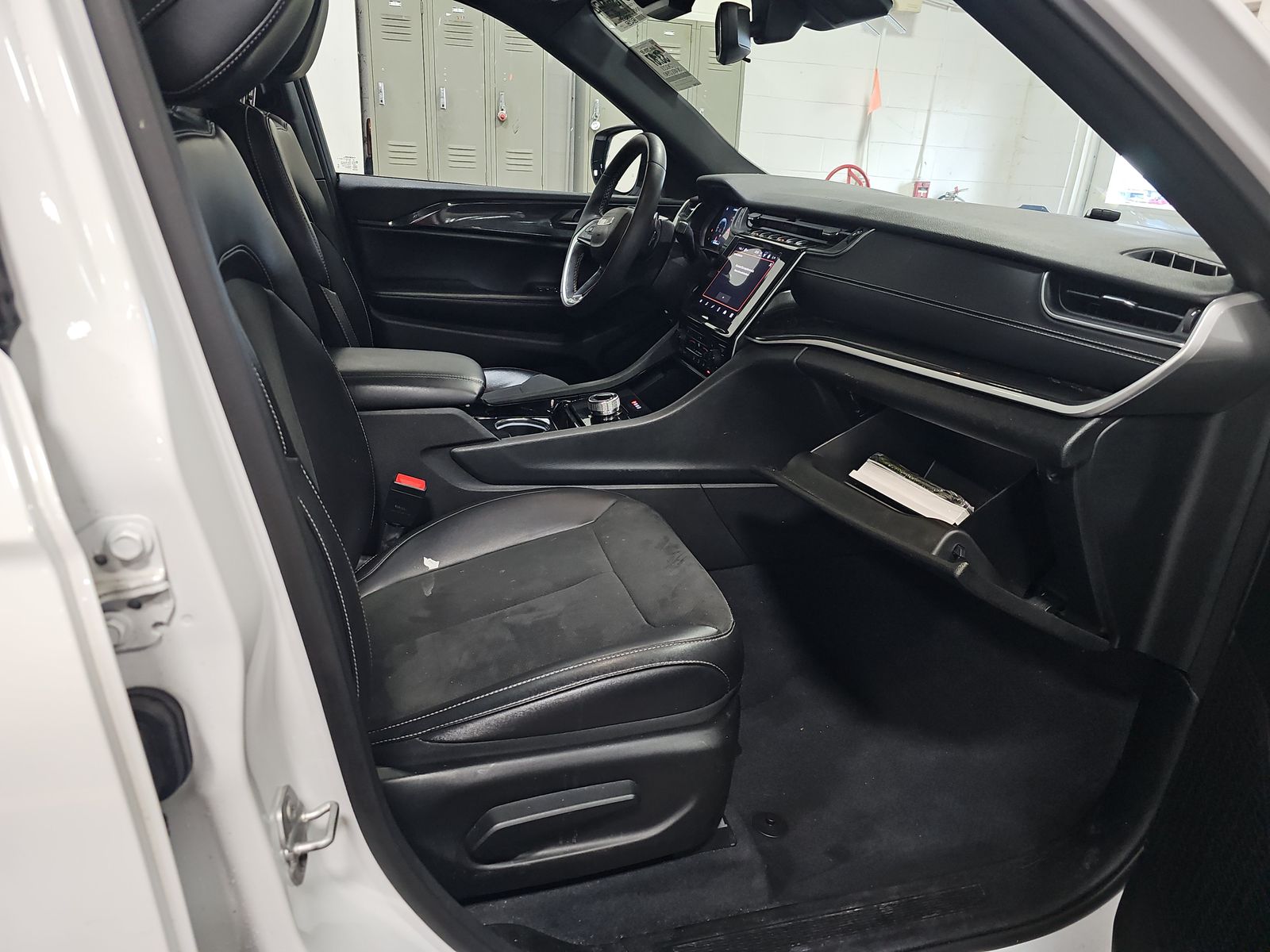 2023 Jeep Grand Cherokee Altitude AWD