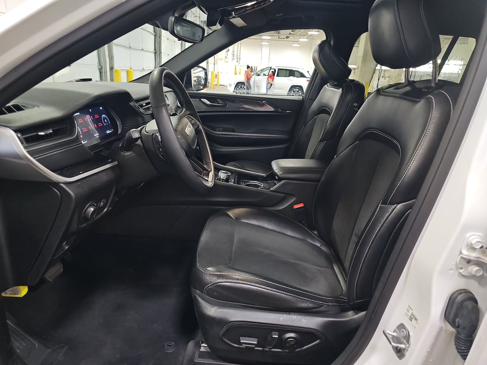 2023 Jeep Grand Cherokee Altitude AWD