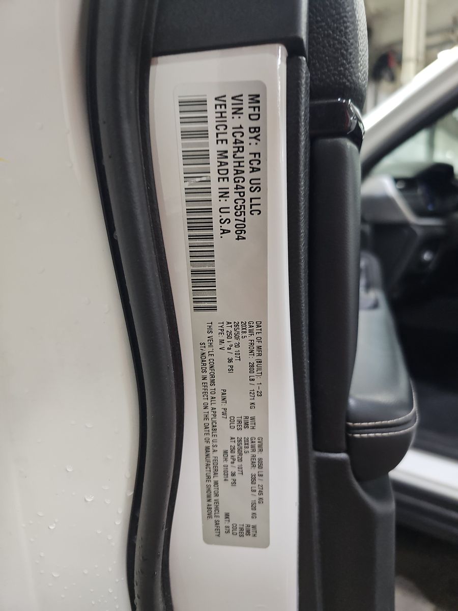 2023 Jeep Grand Cherokee Altitude AWD