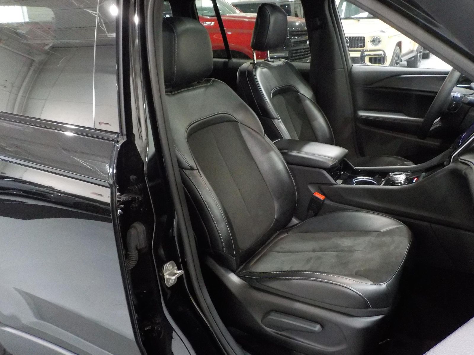 2023 Jeep Grand Cherokee Altitude AWD