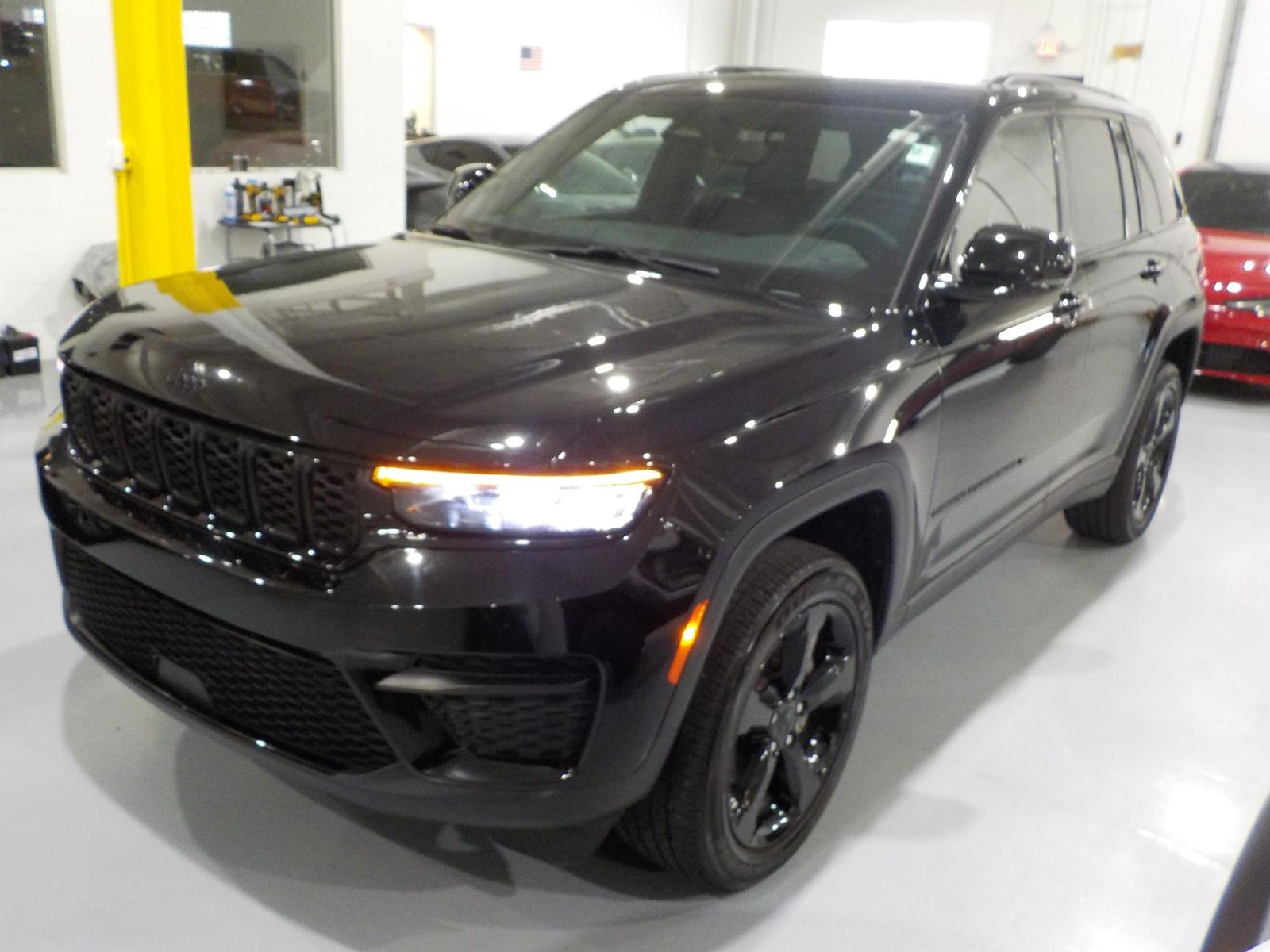 2023 Jeep Grand Cherokee Altitude AWD