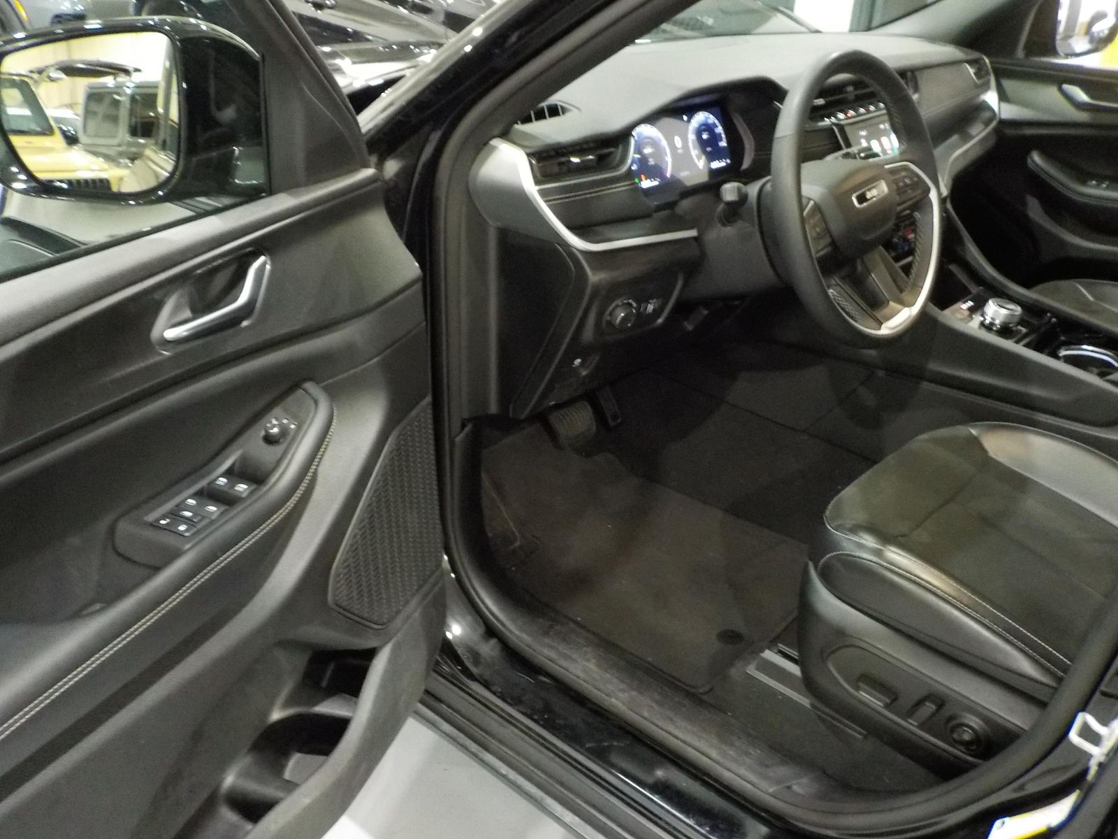 2023 Jeep Grand Cherokee Altitude AWD