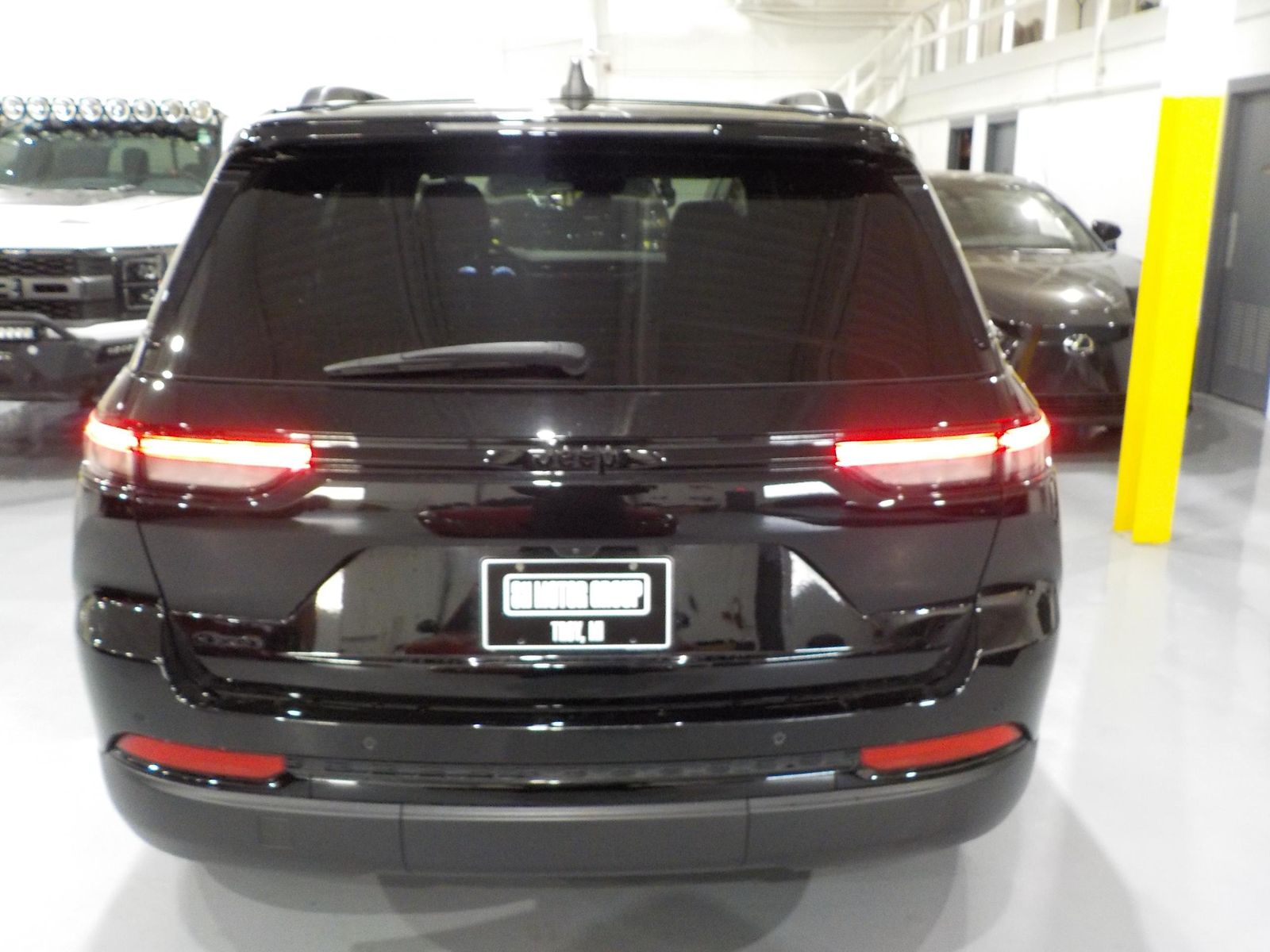 2023 Jeep Grand Cherokee Altitude AWD