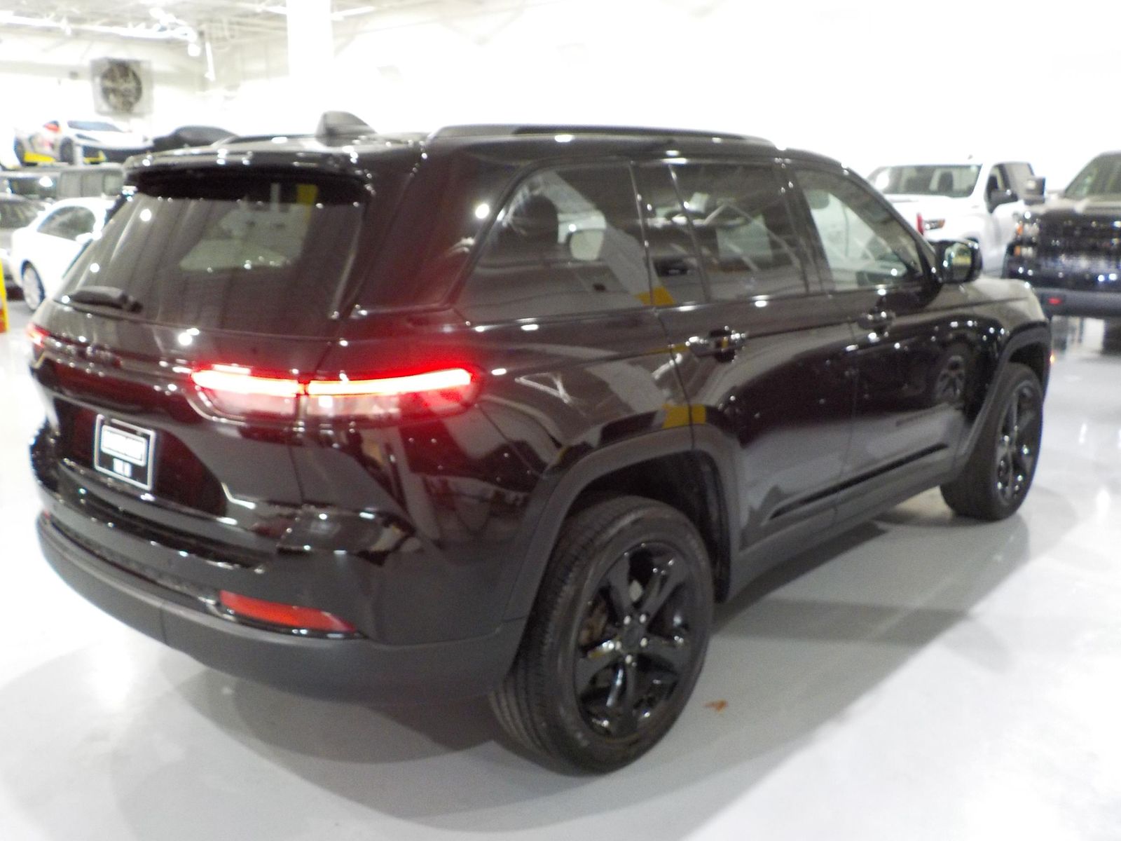 2023 Jeep Grand Cherokee Altitude AWD