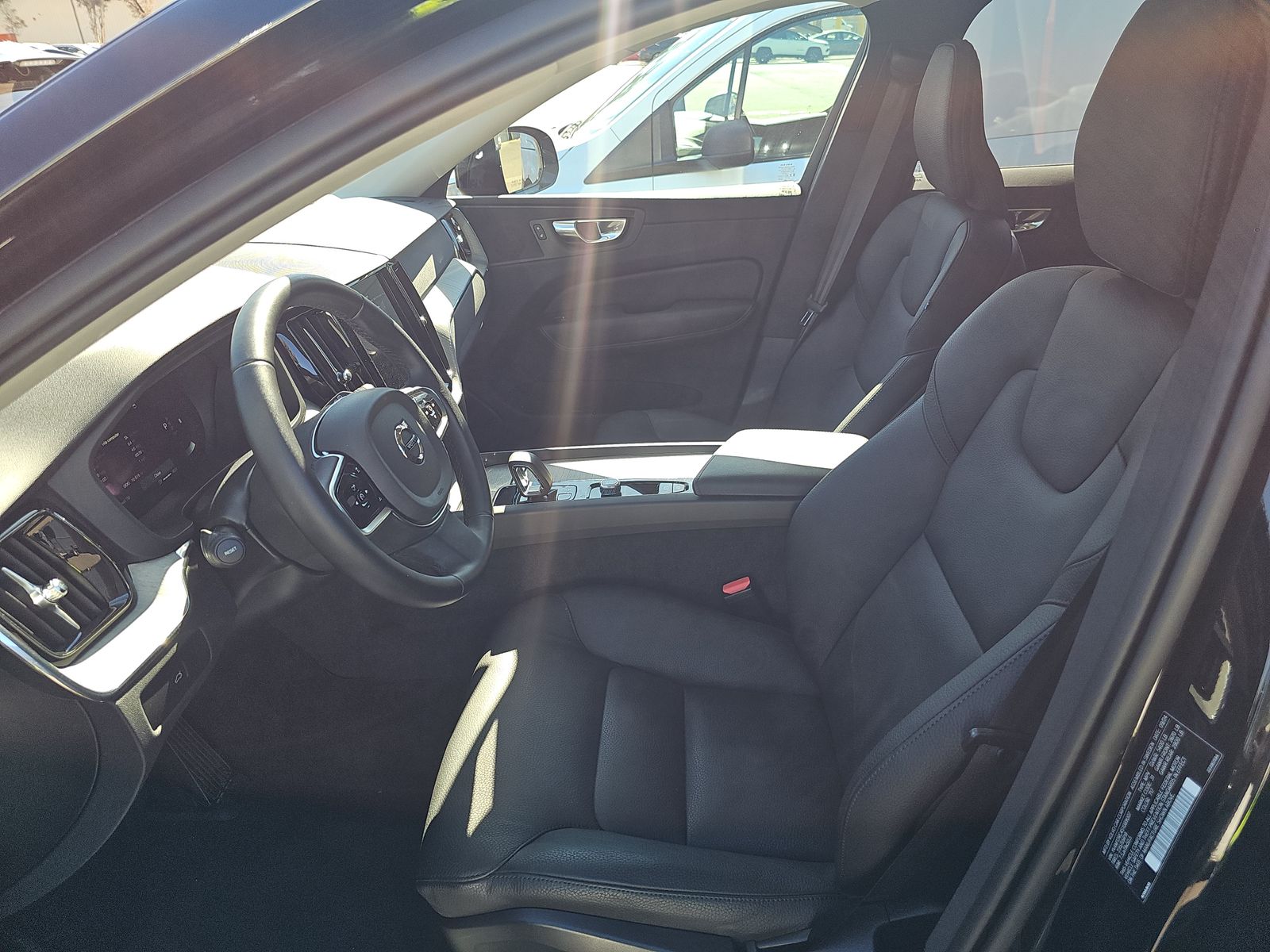 2025 Volvo XC60 B5 Plus AWD