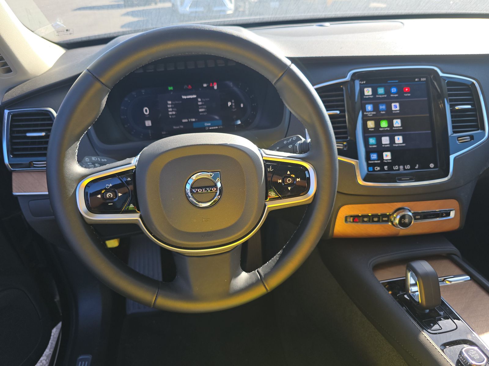 2025 Volvo XC90 B6 Plus AWD