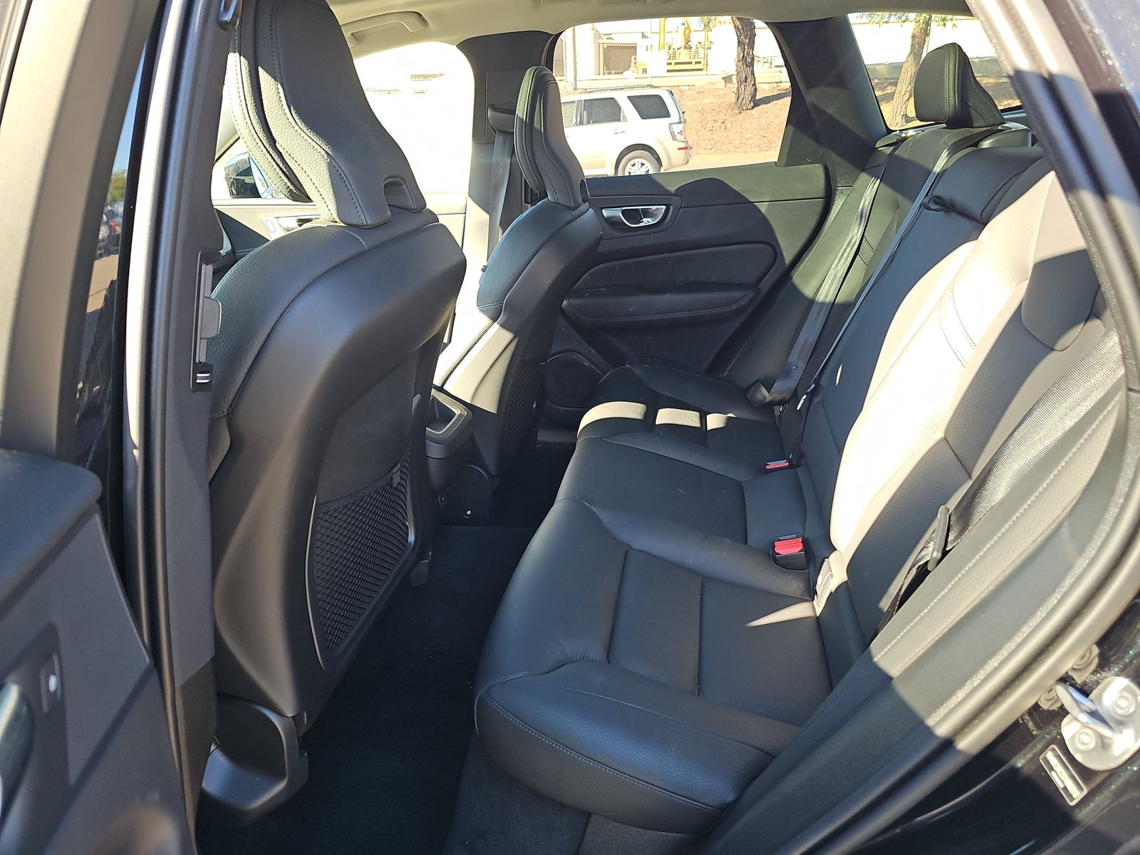 2025 Volvo XC60 B5 Plus AWD