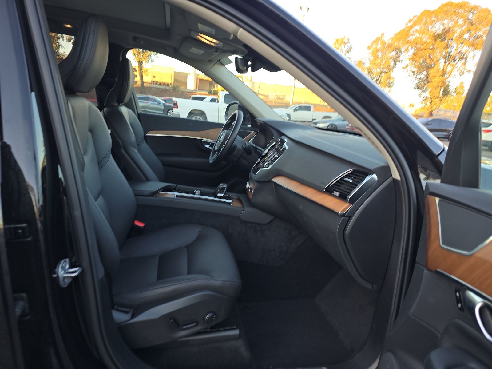 2025 Volvo XC90 B6 Plus AWD