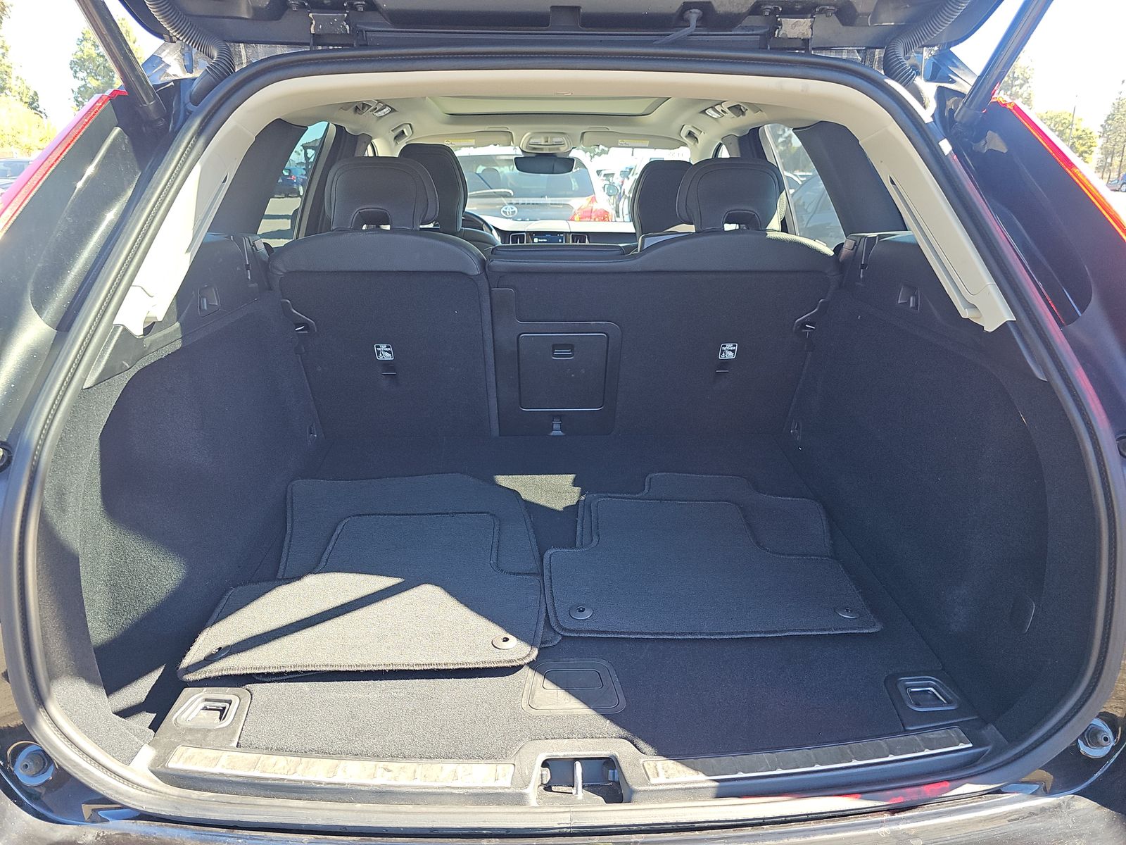 2025 Volvo XC60 B5 Plus AWD