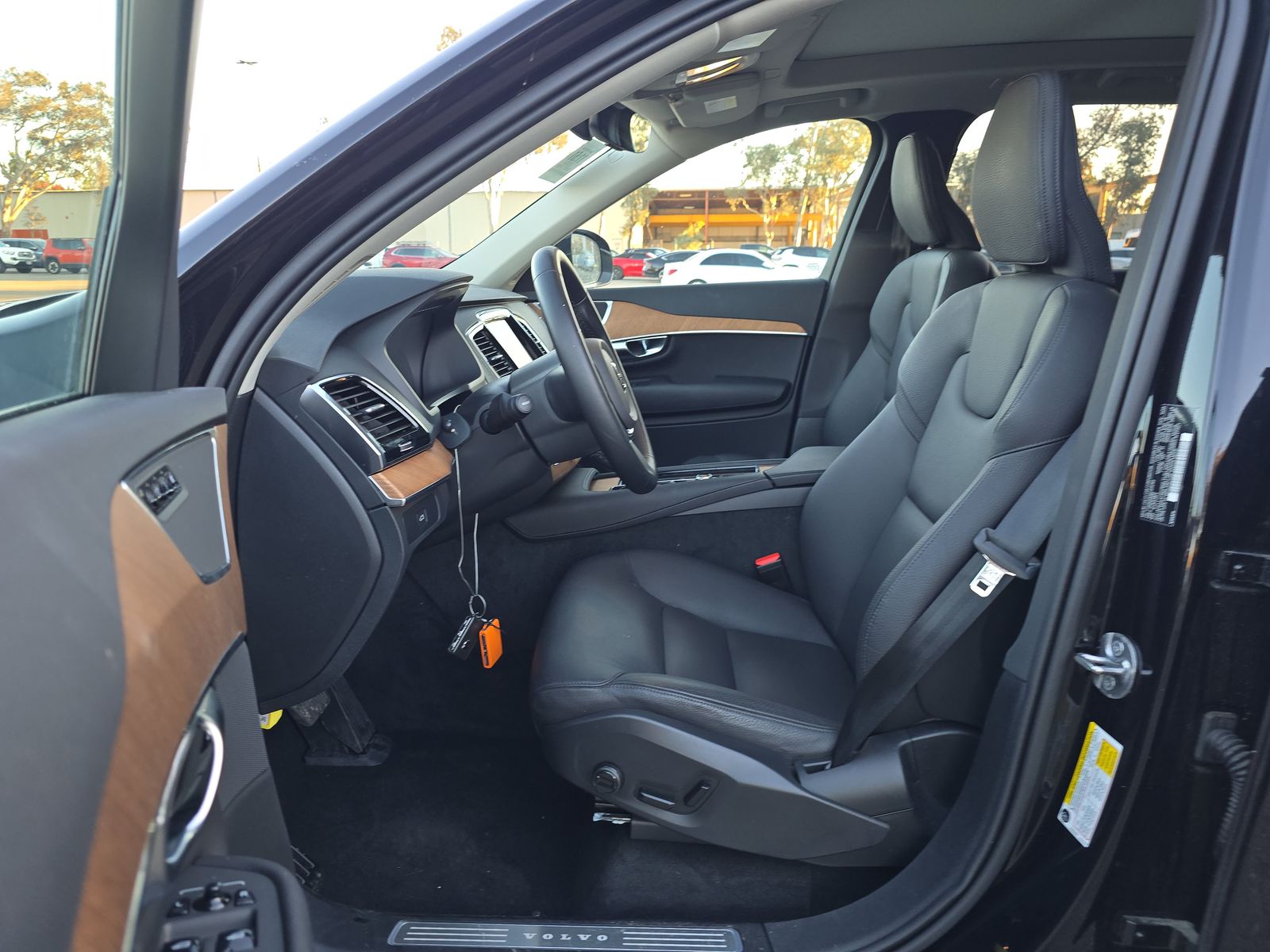 2025 Volvo XC90 B6 Plus AWD