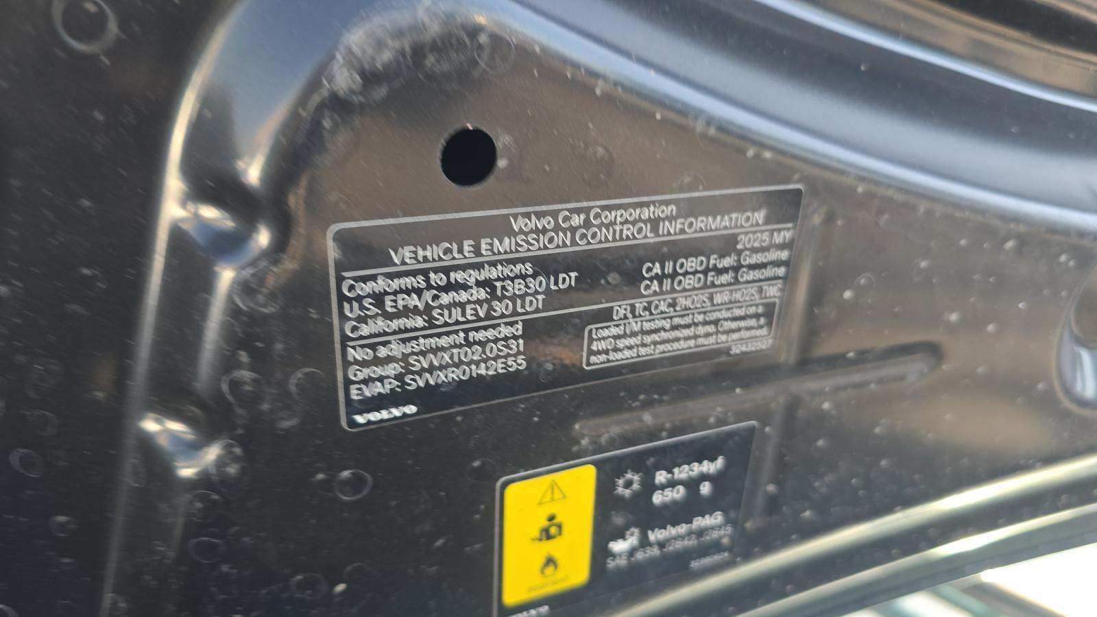 2025 Volvo XC60 B5 Plus AWD