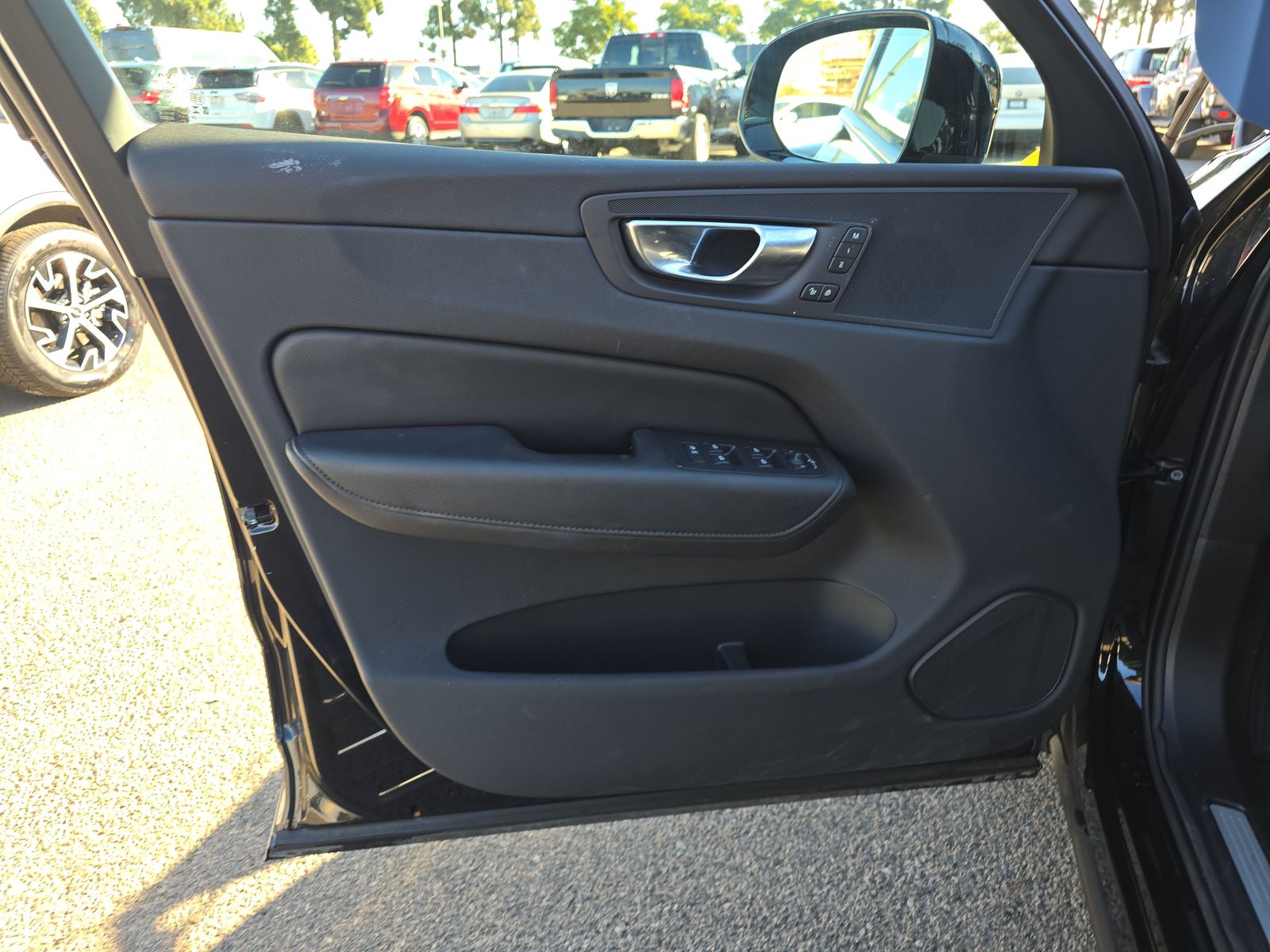 2025 Volvo XC60 B5 Plus AWD