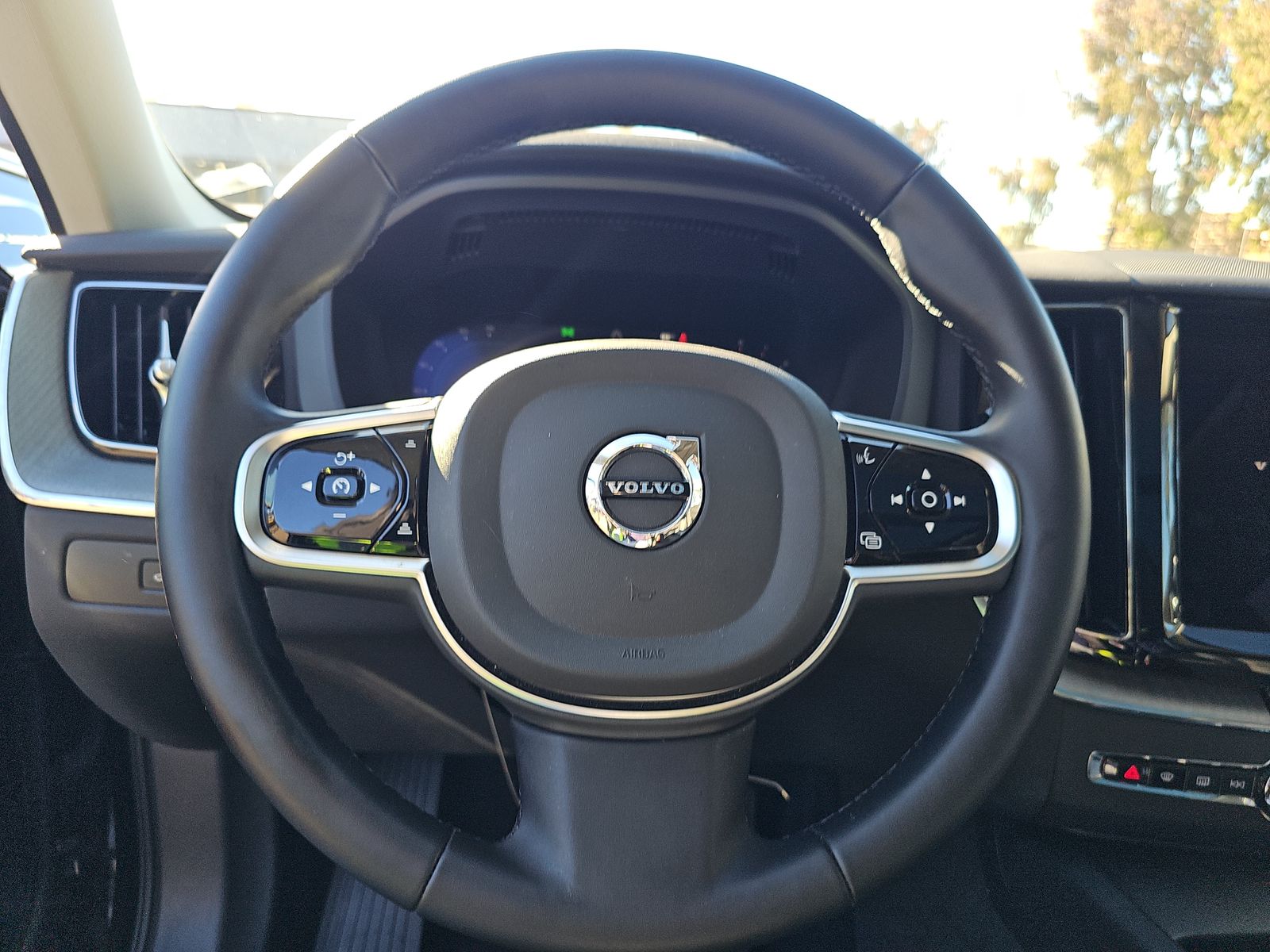 2025 Volvo XC60 B5 Plus AWD