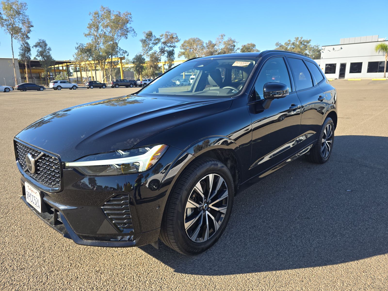 2025 Volvo XC60 B5 Plus AWD