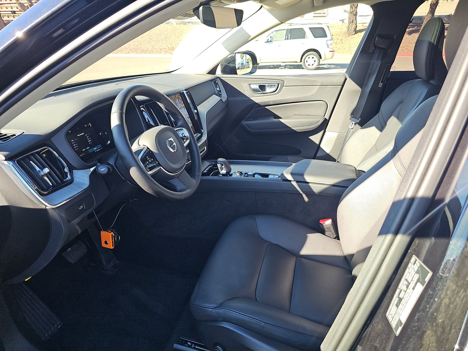 2025 Volvo XC60 B5 Plus AWD