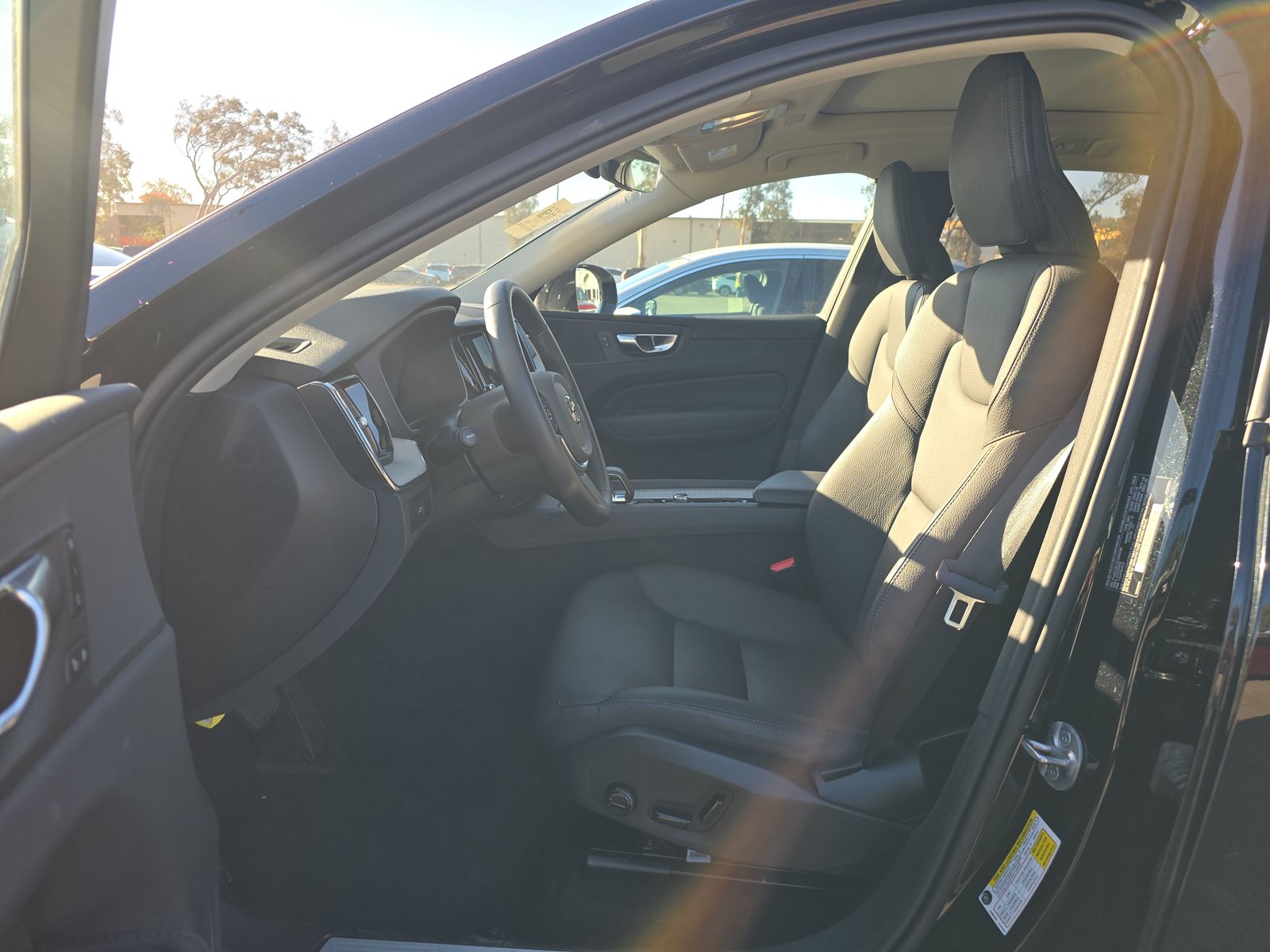 2025 Volvo XC60 B5 Plus AWD