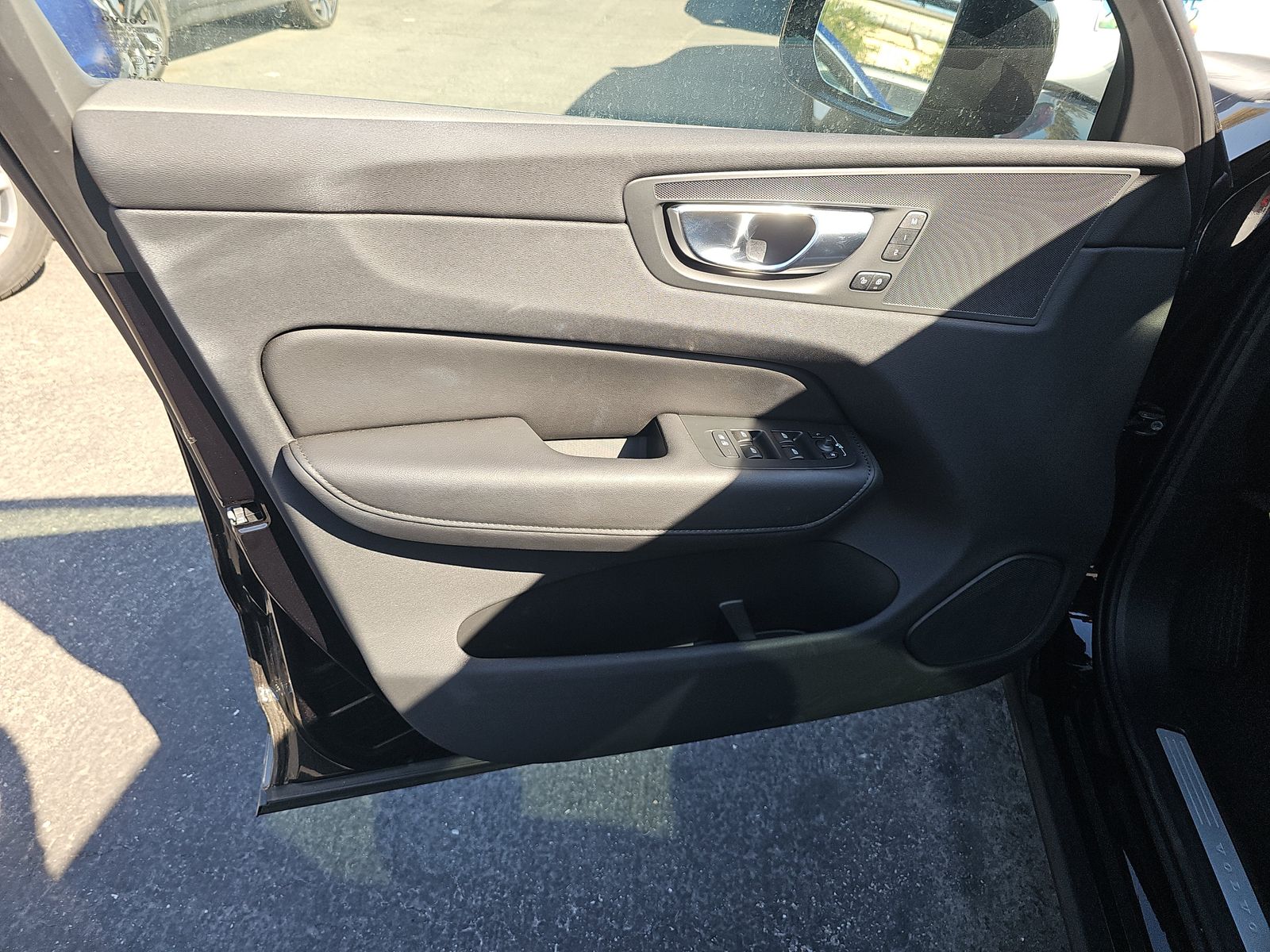 2025 Volvo XC60 B5 Plus AWD