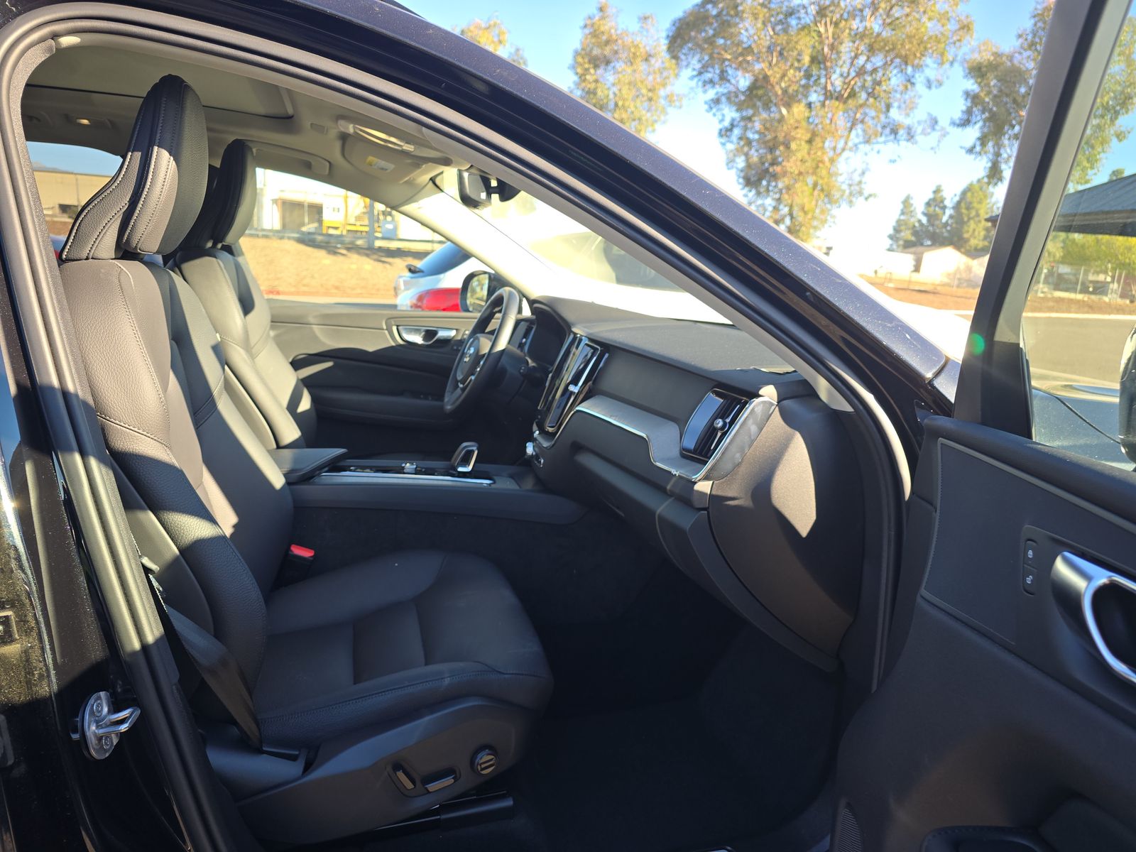 2025 Volvo XC60 B5 Plus AWD