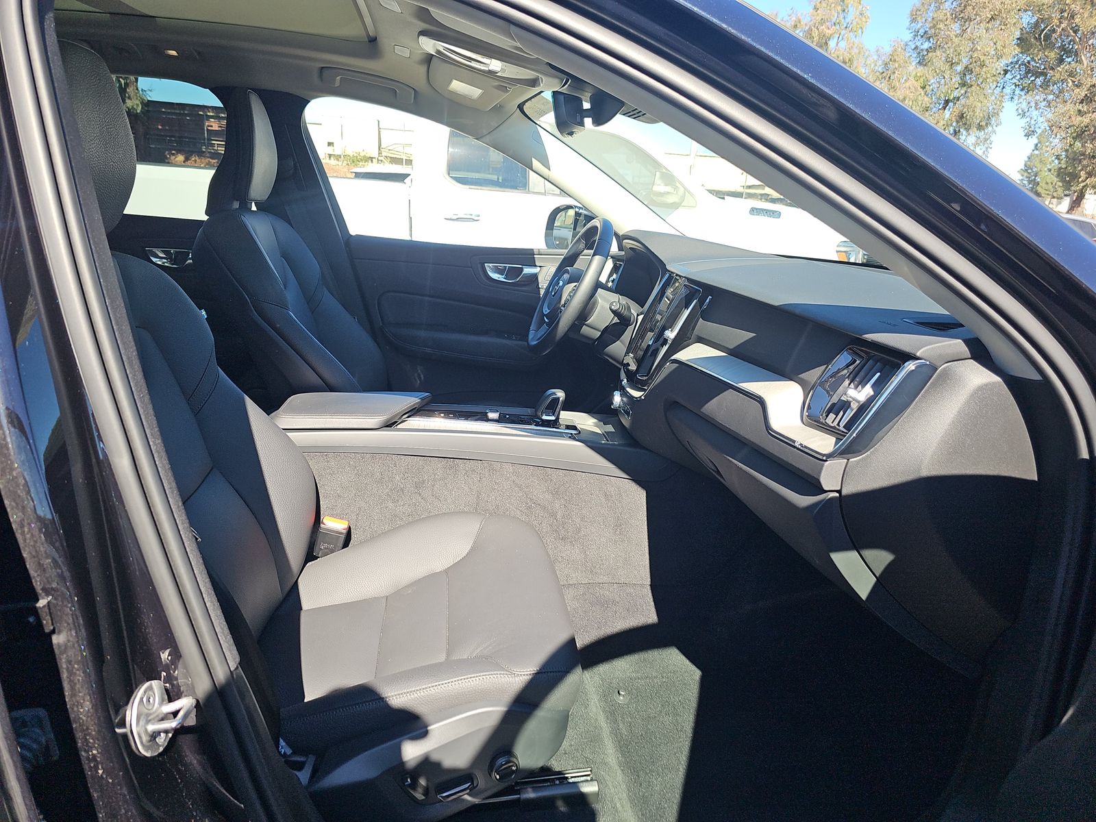 2025 Volvo XC60 B5 Plus AWD