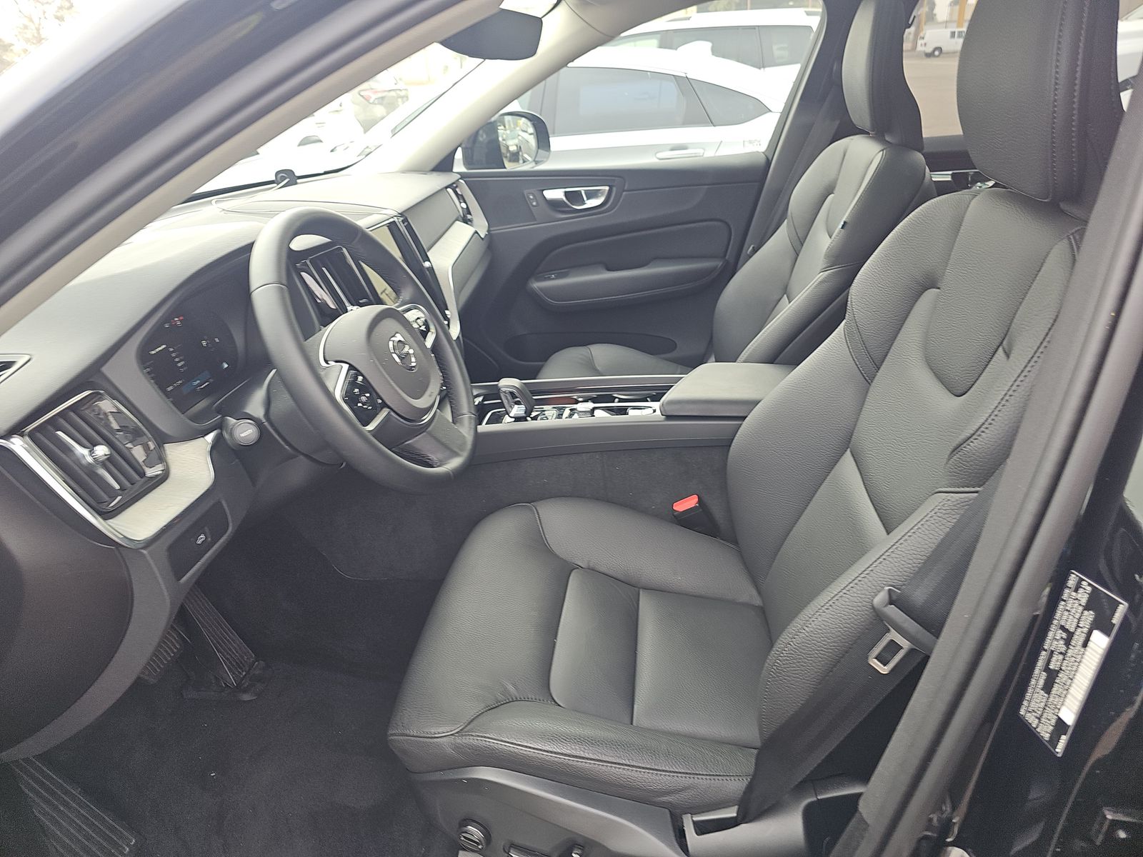 2025 Volvo XC60 B5 Plus AWD