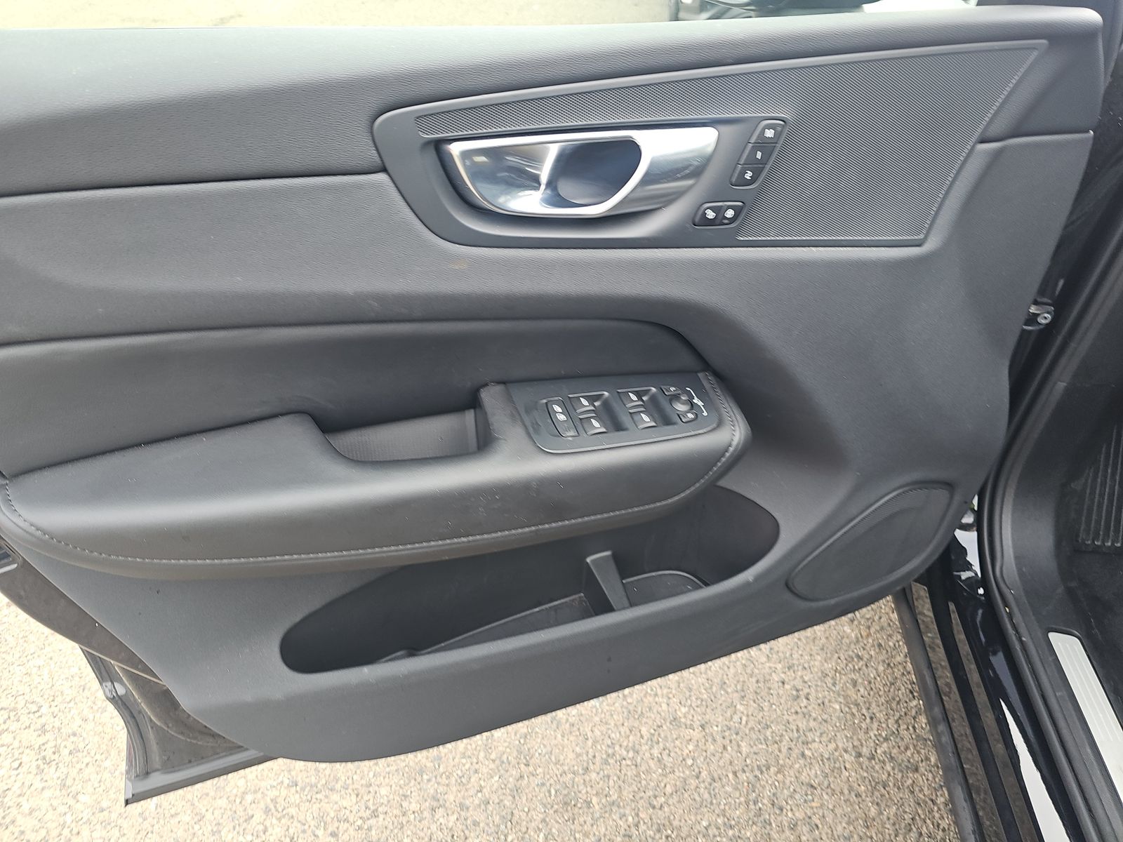 2025 Volvo XC60 B5 Plus AWD