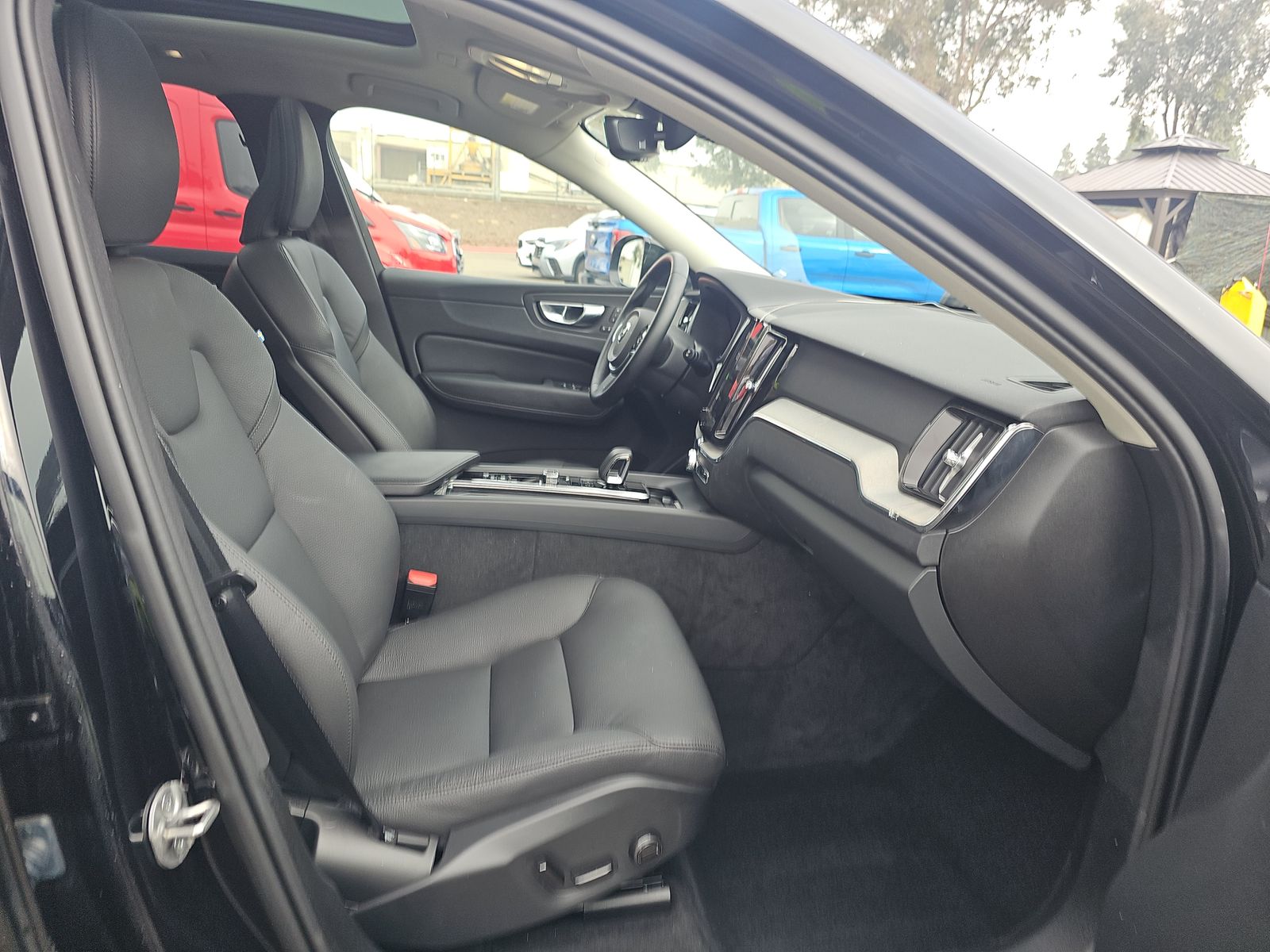 2025 Volvo XC60 B5 Plus AWD