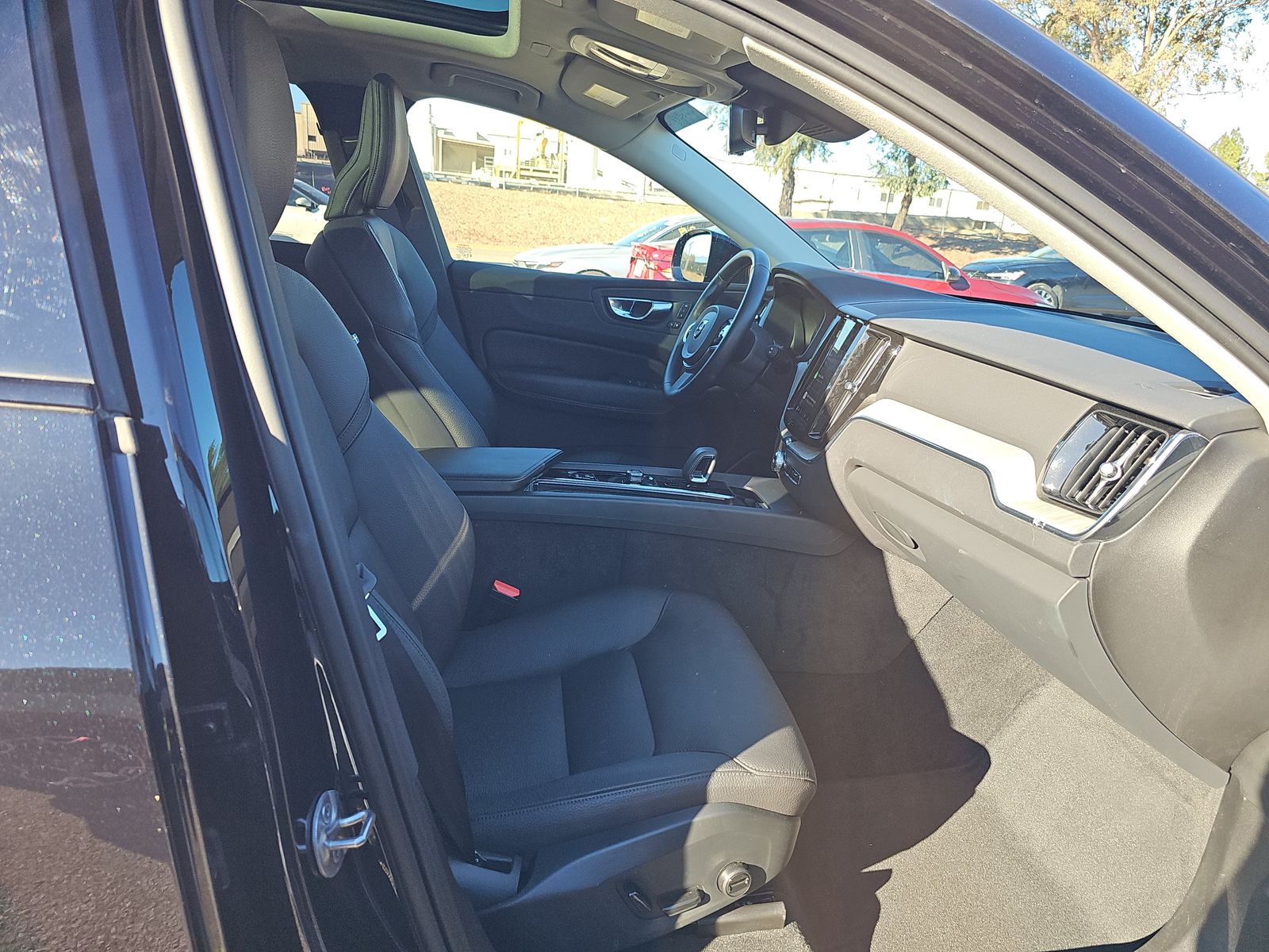 2025 Volvo XC60 B5 Plus AWD