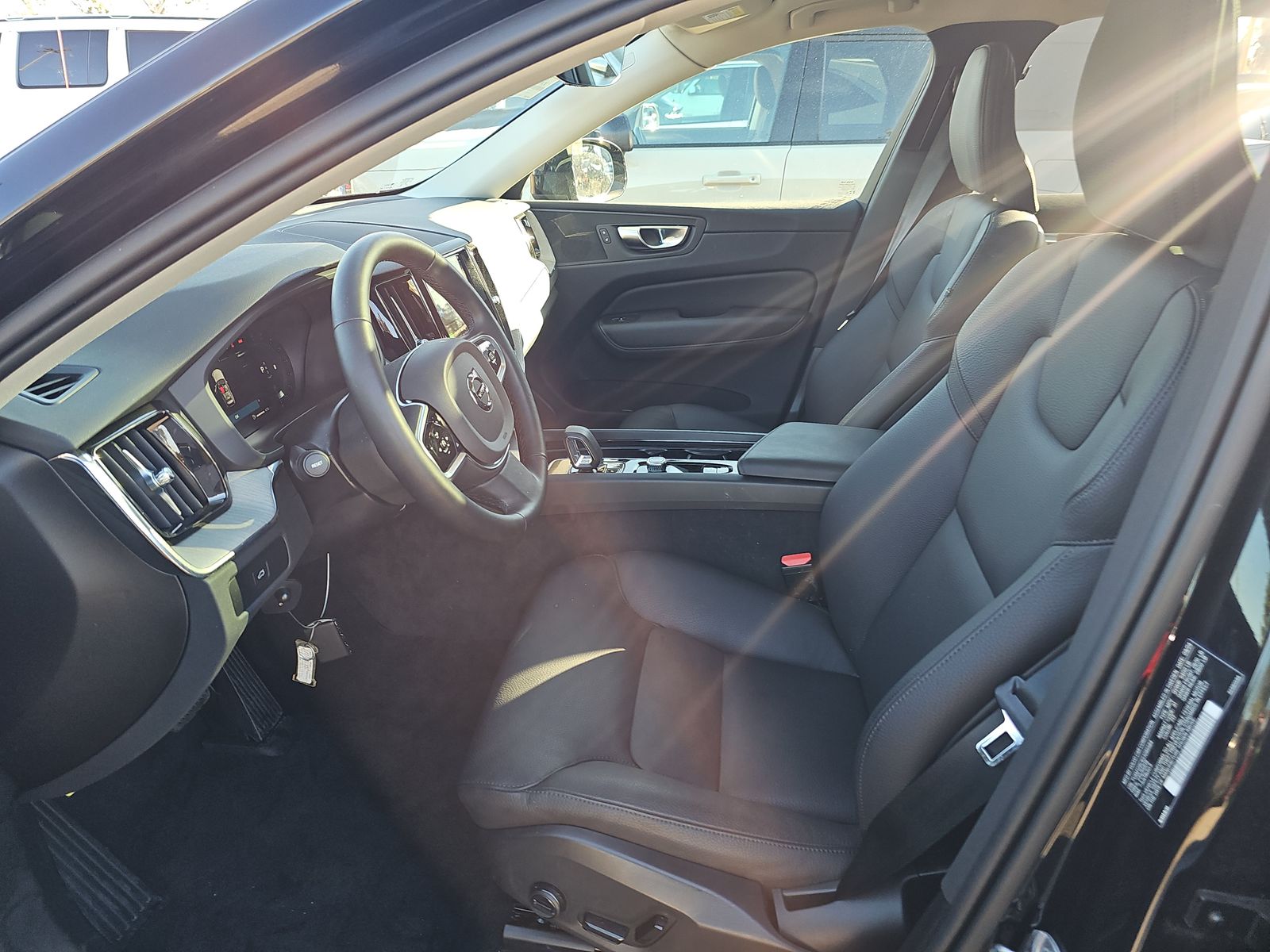 2025 Volvo XC60 B5 Plus AWD