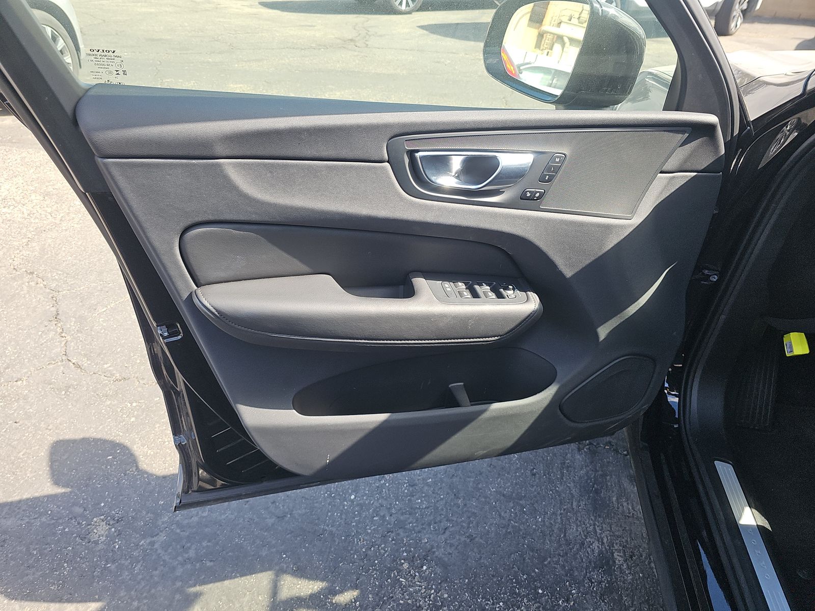 2025 Volvo XC60 B5 Plus AWD