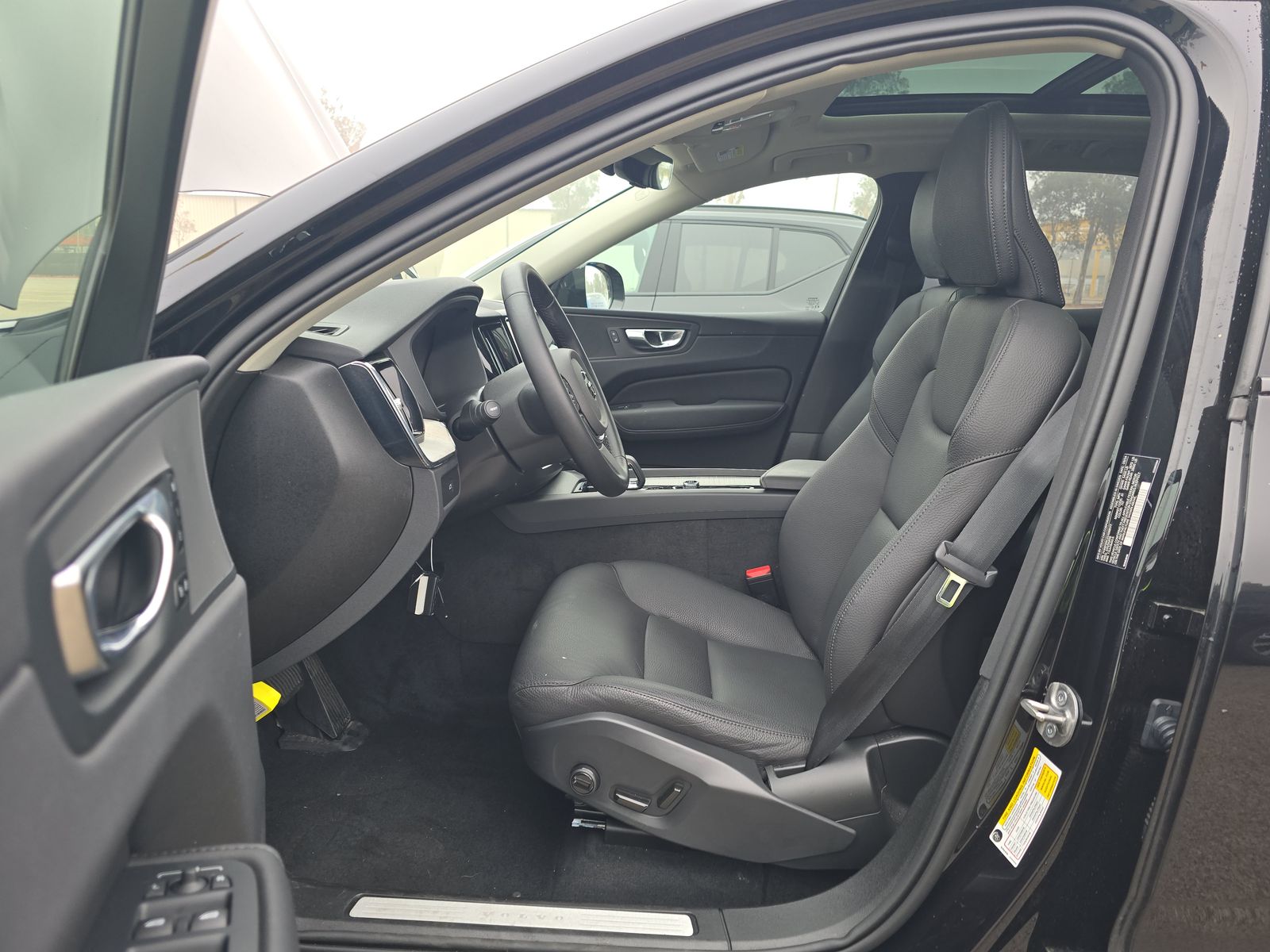 2025 Volvo XC60 B5 Plus AWD