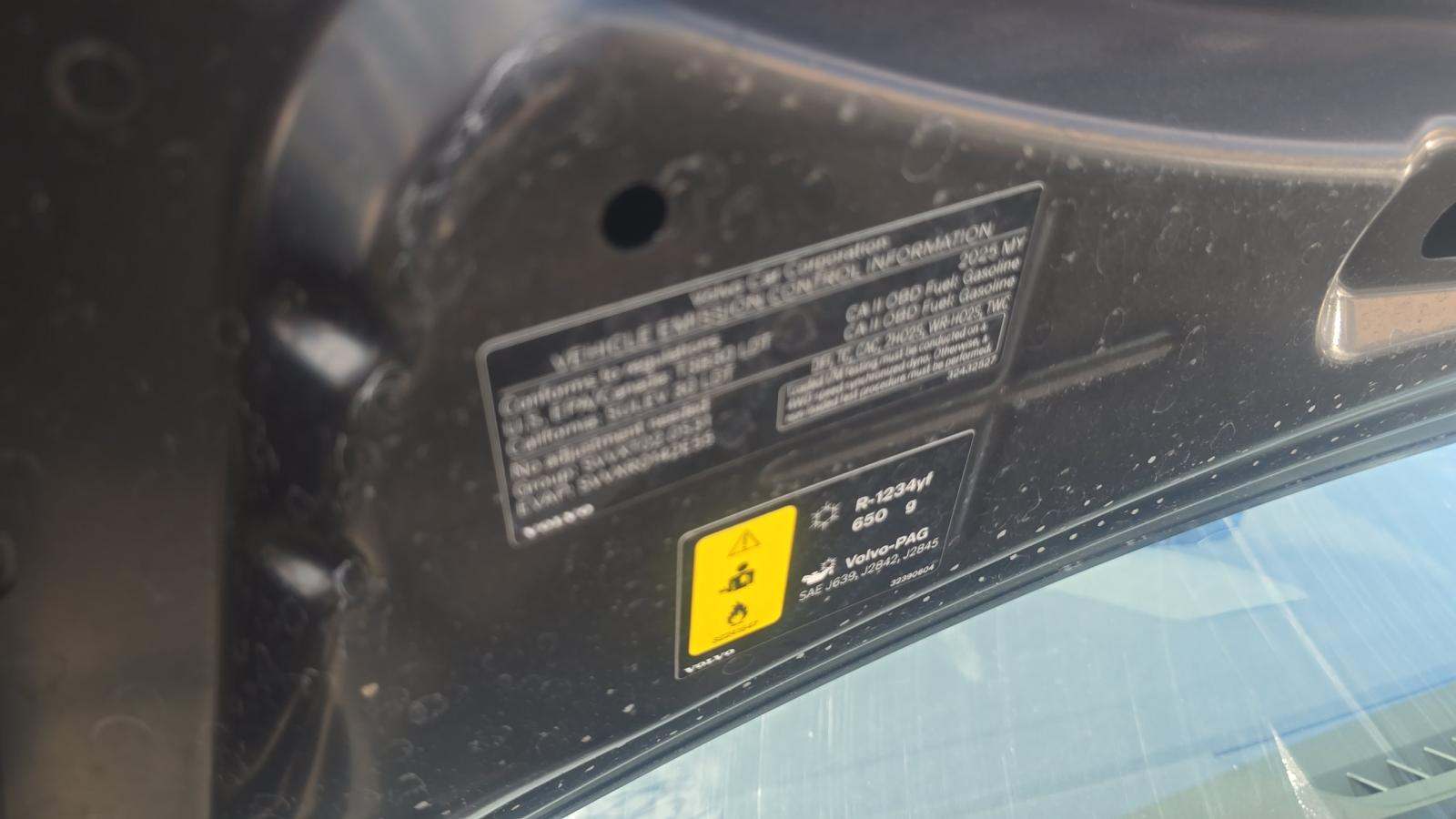 2025 Volvo XC60 B5 Plus AWD